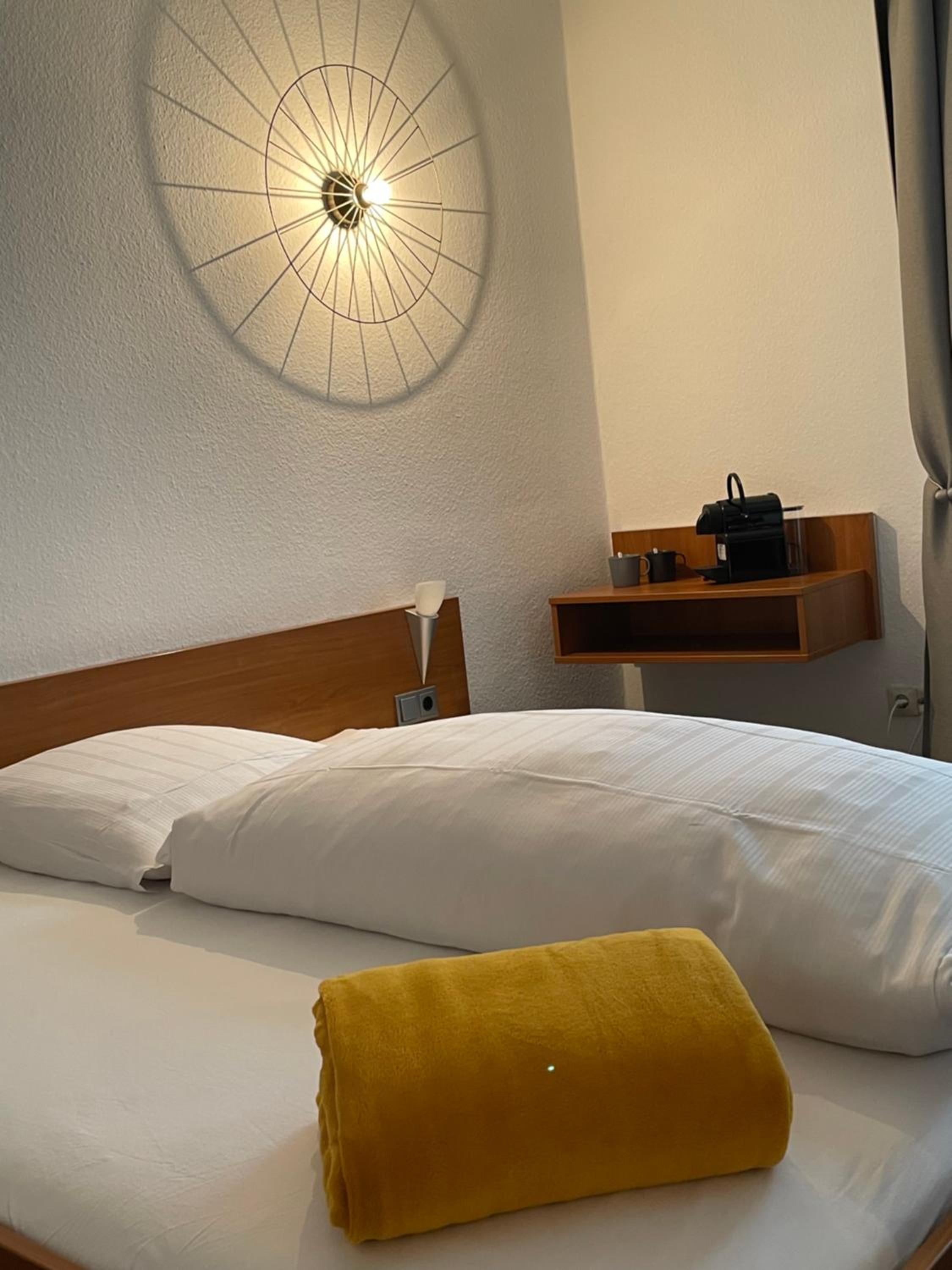 Double or Twin Room with Bathroom - Photo 3