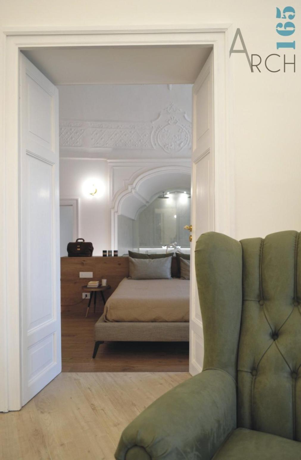 Deluxe Double Room with Balcony - Photo 8