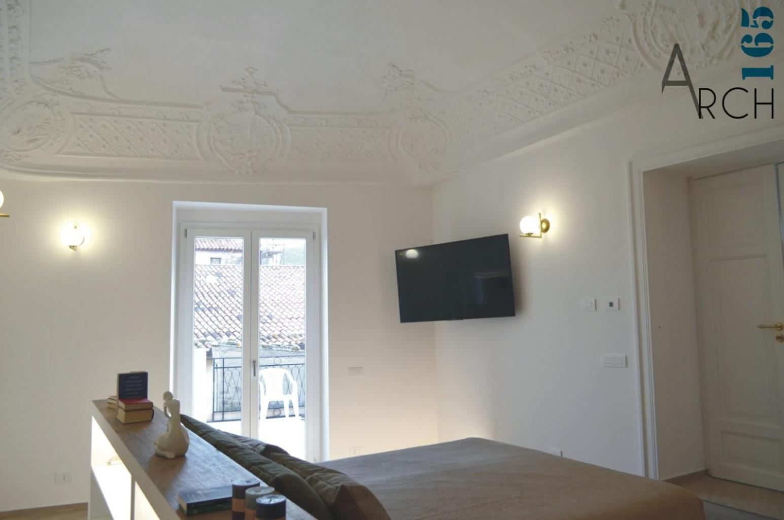 Deluxe Double Room with Balcony - Photo 10