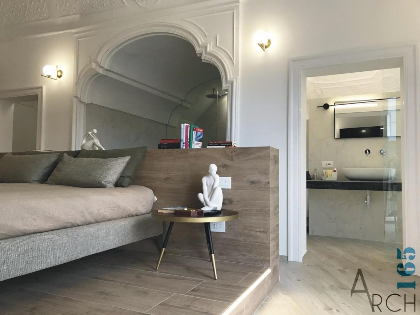 Deluxe Double Room with Balcony - Photo 9