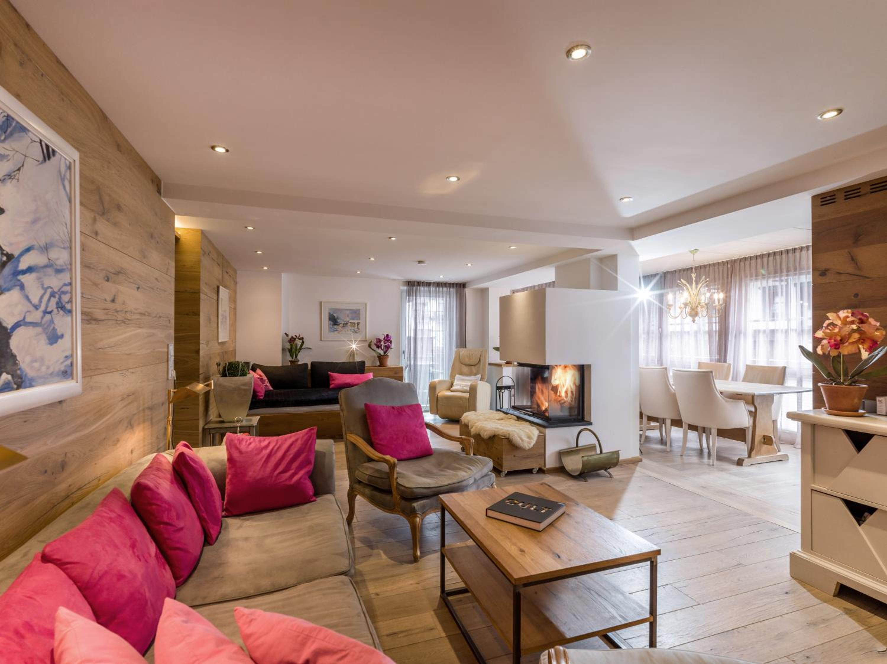 Two-Bedroom Deluxe Apartment with Balcony