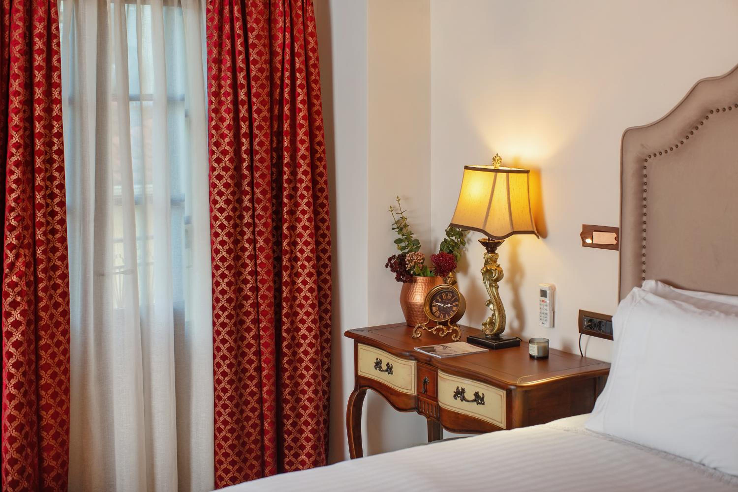 Deluxe Double Room with Balcony - Photo 3