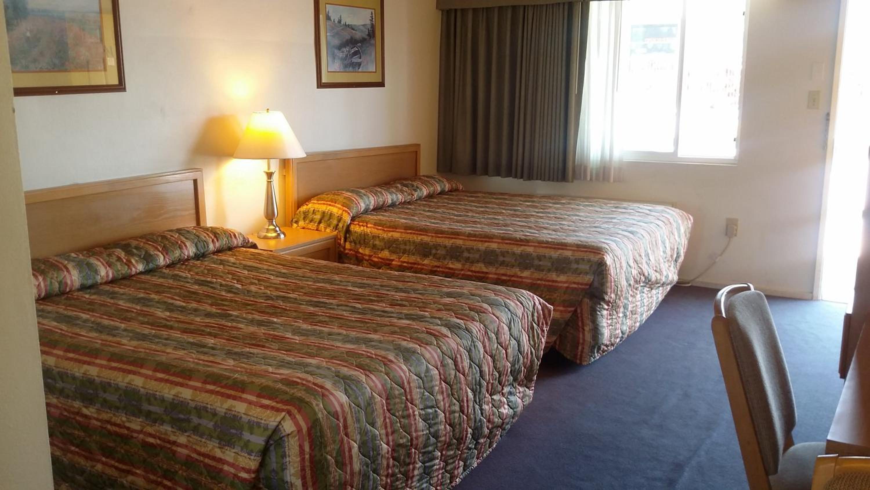 Queen Room with Two Queen Beds photo 1