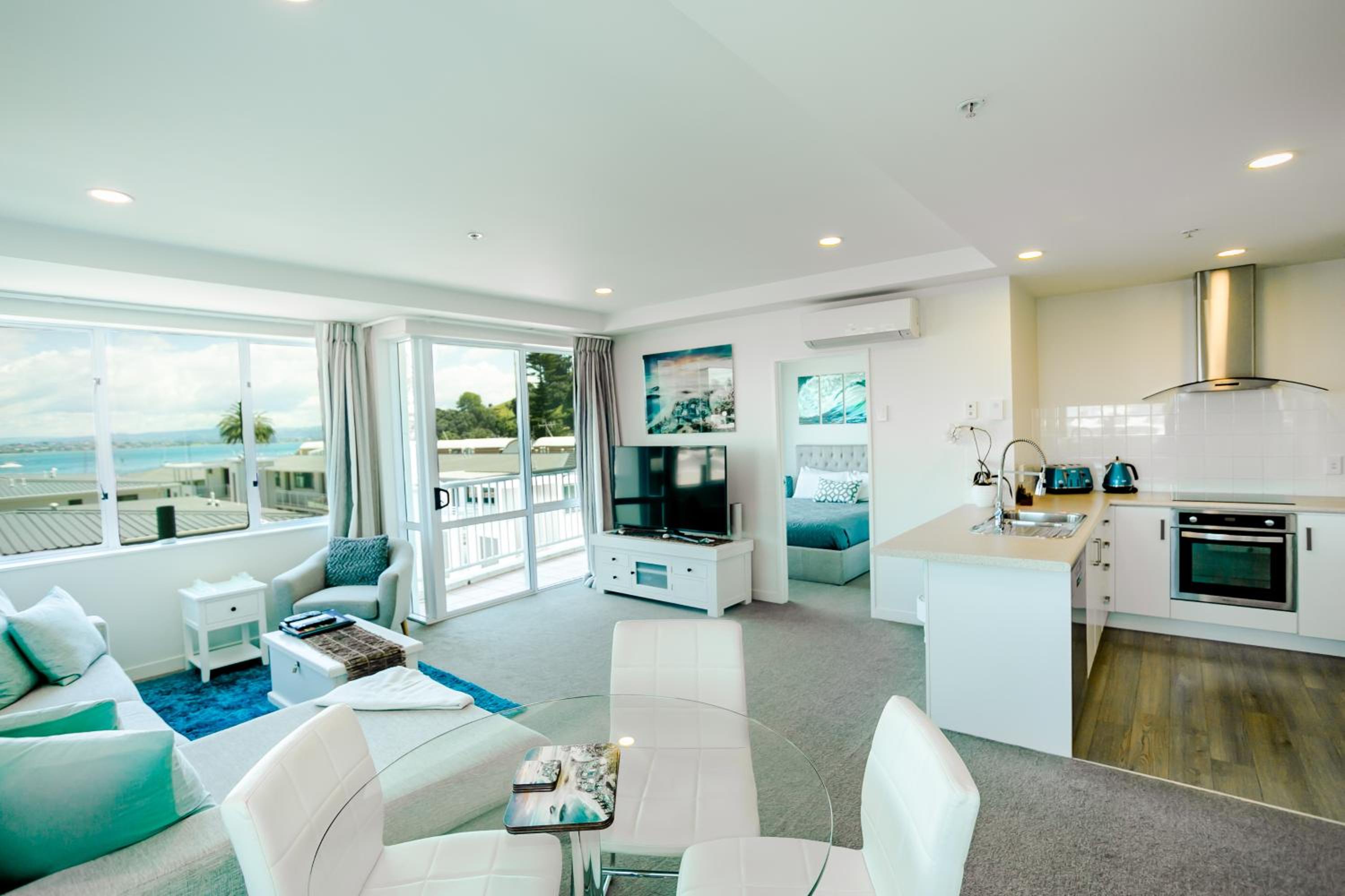 One-Bedroom Apartment with Harbor View photo 1