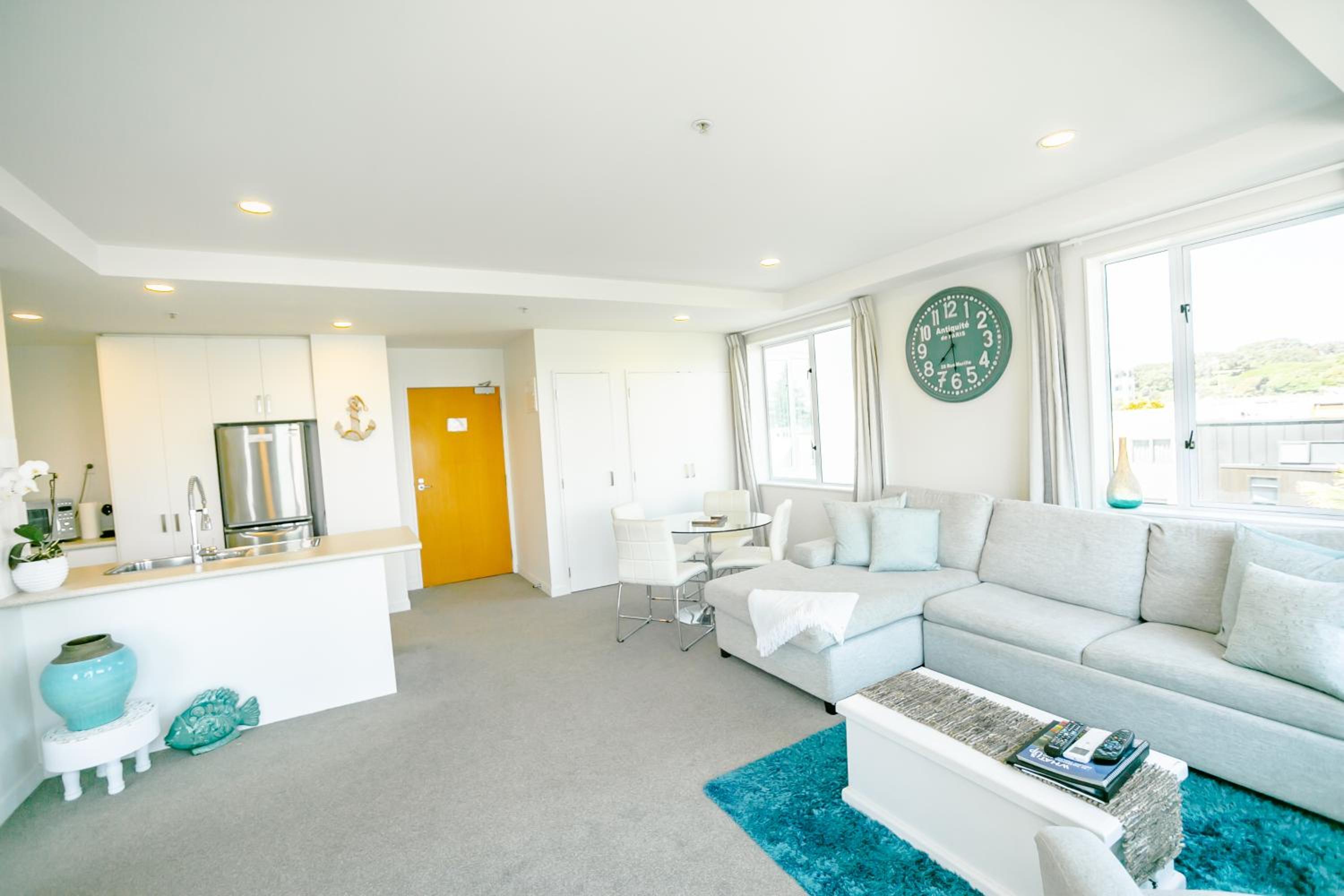 One-Bedroom Apartment with Harbor View photo 2