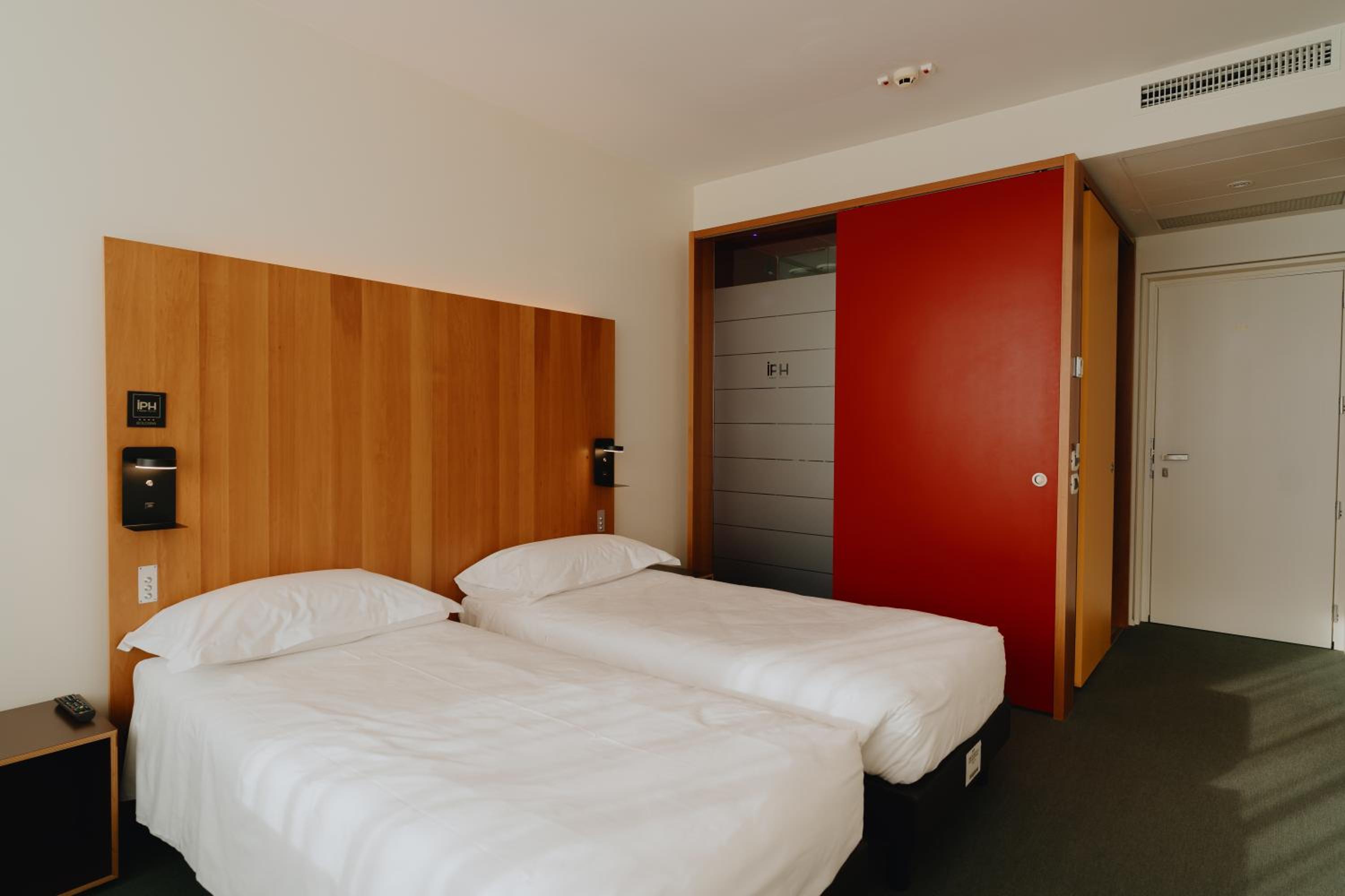 Standard Twin Room - Photo 6