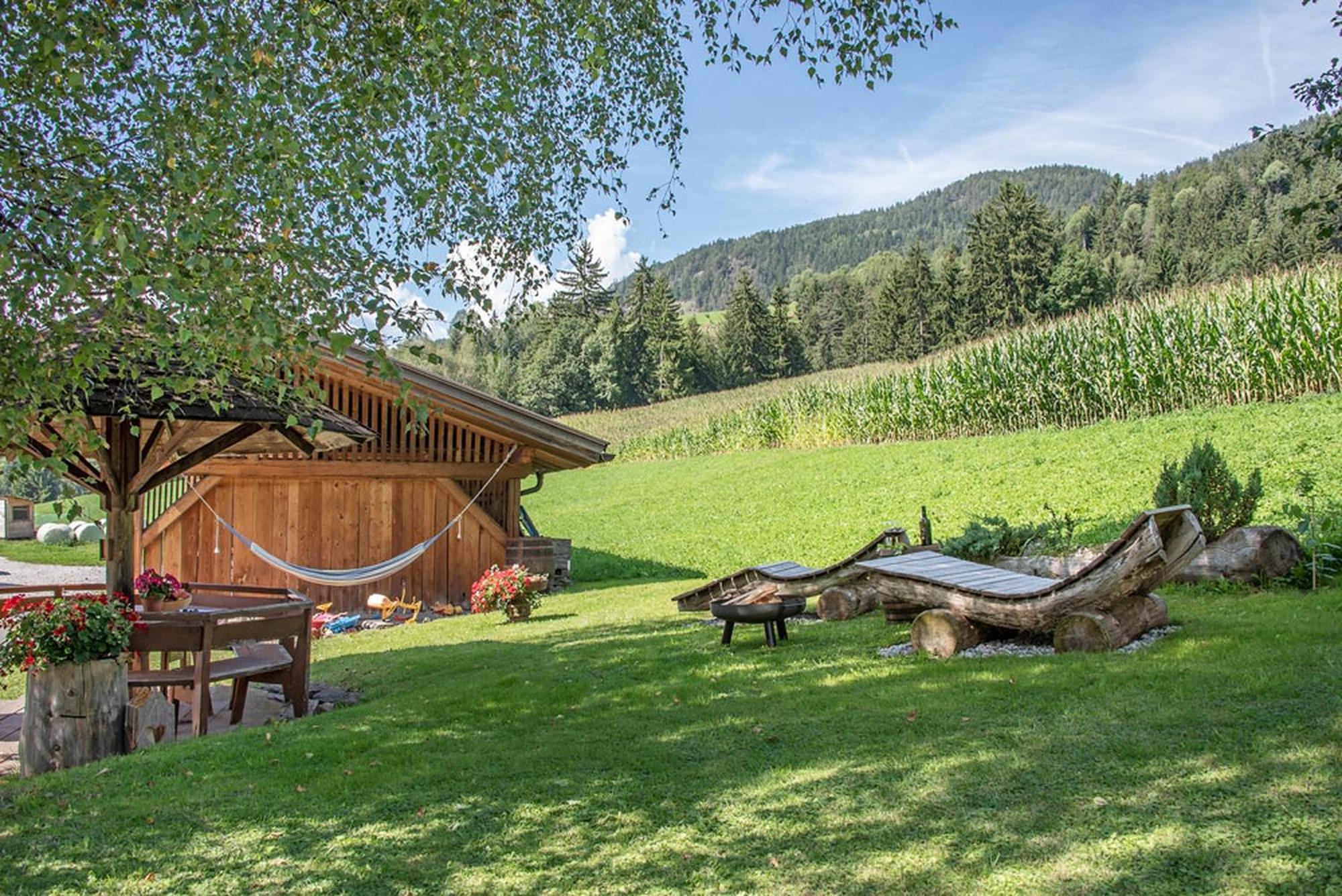 Two-Bedroom Deluxe Apartment with Garden View photo 2