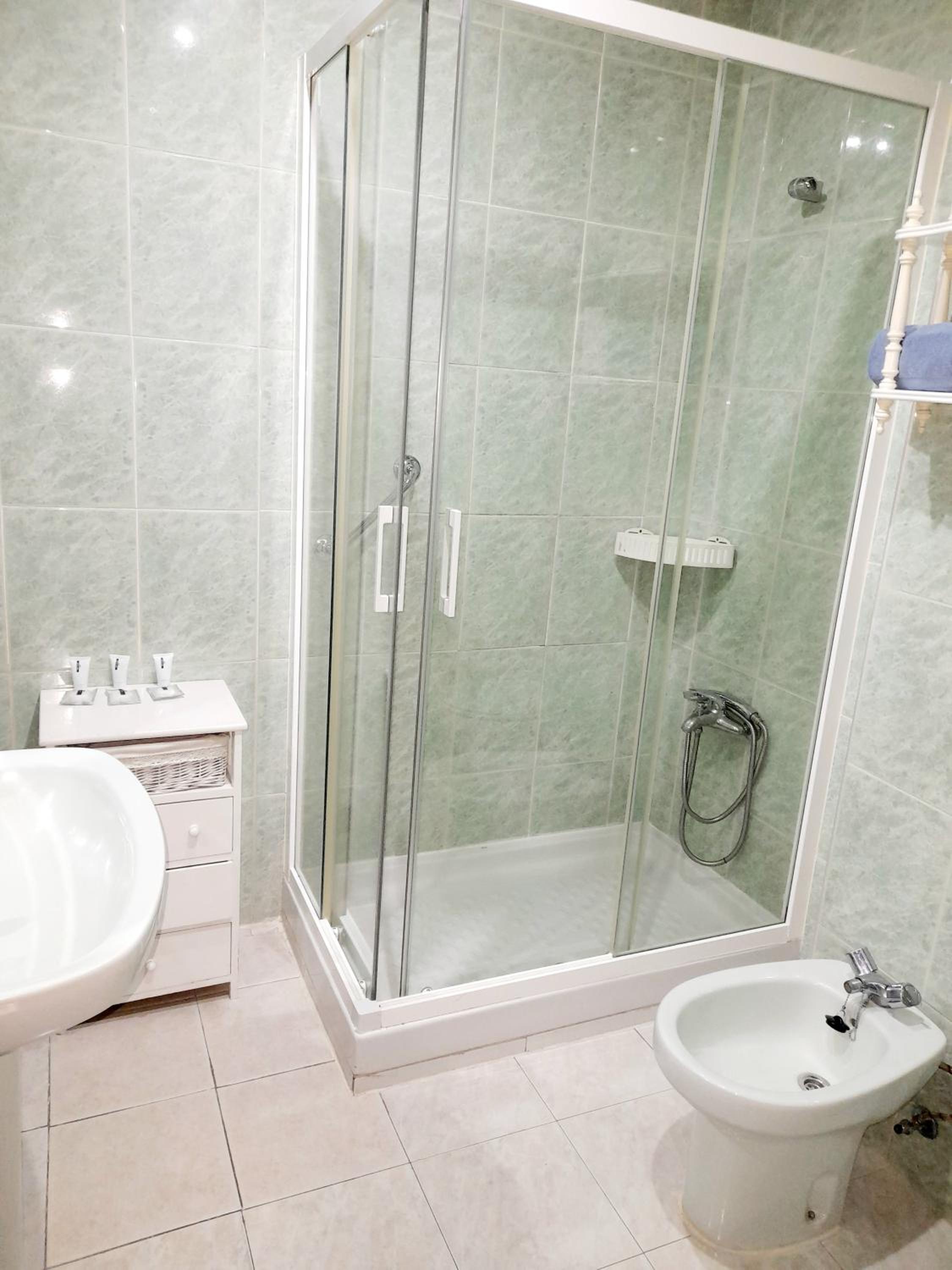 Triple Room with Private Bathroom - Photo 2