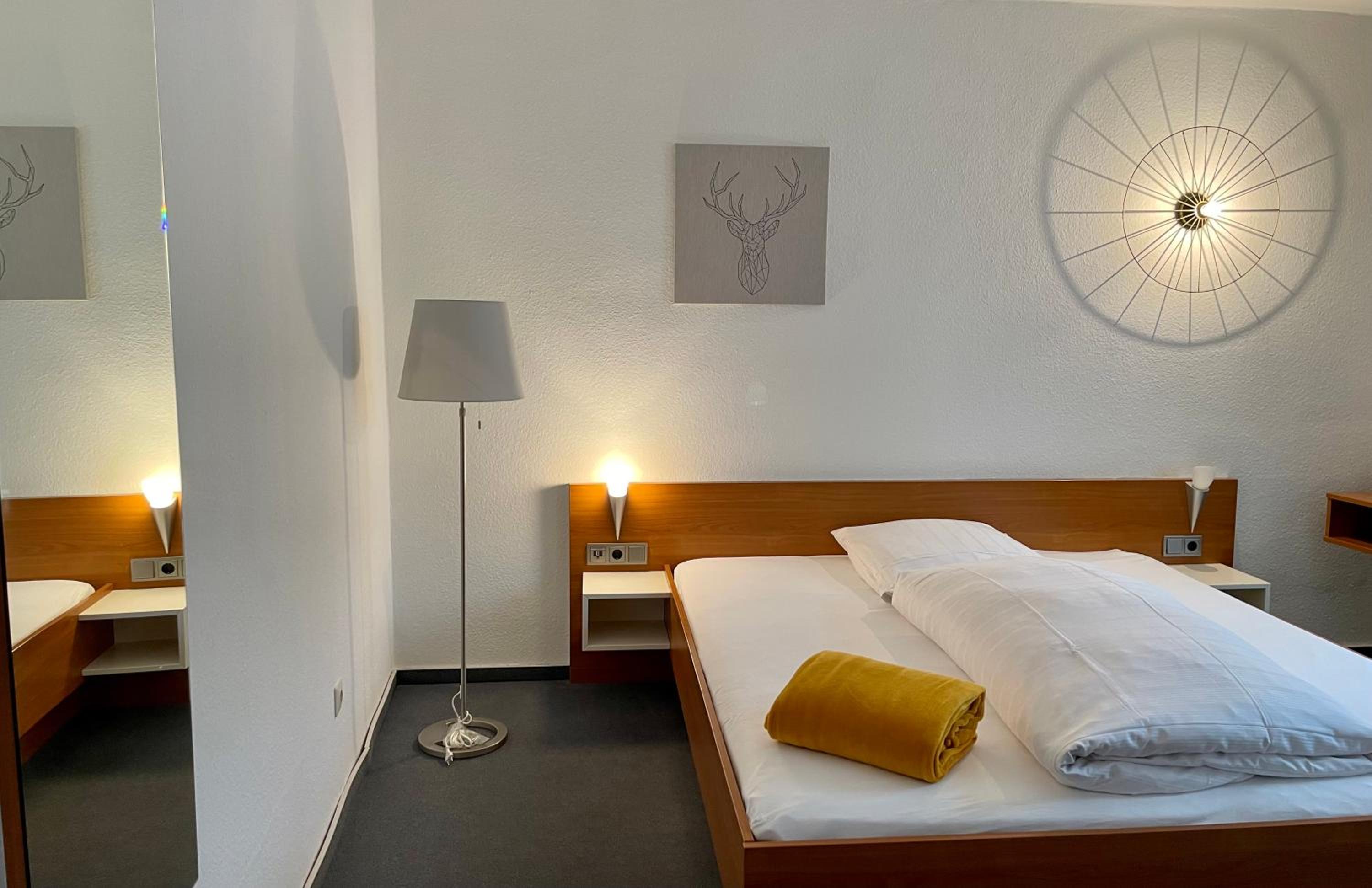 Double or Twin Room with Bathroom - Photo 2