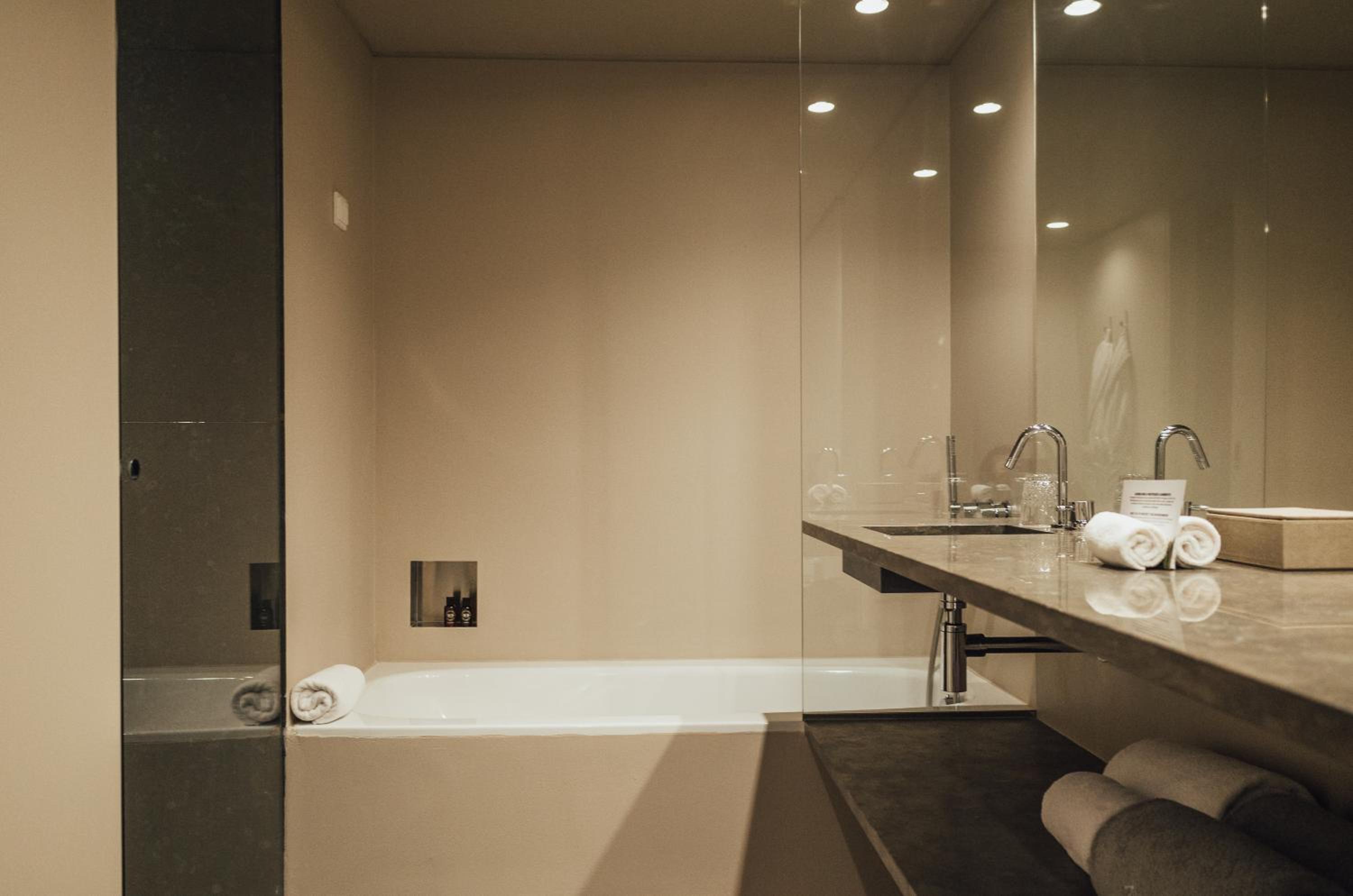 Double or Twin Room with Mountain View - Photo 8