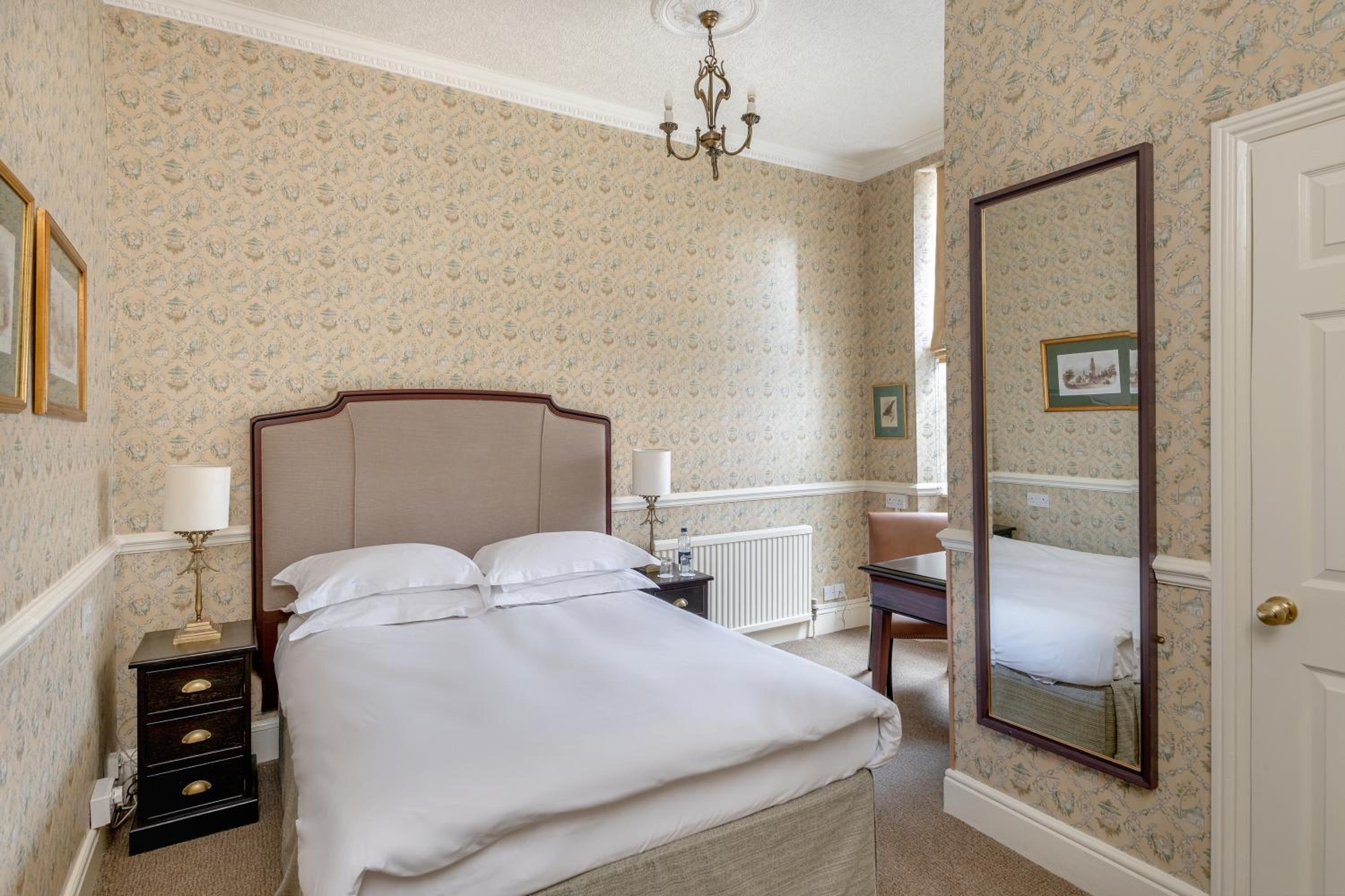 Superior Double or Twin Room photo 3