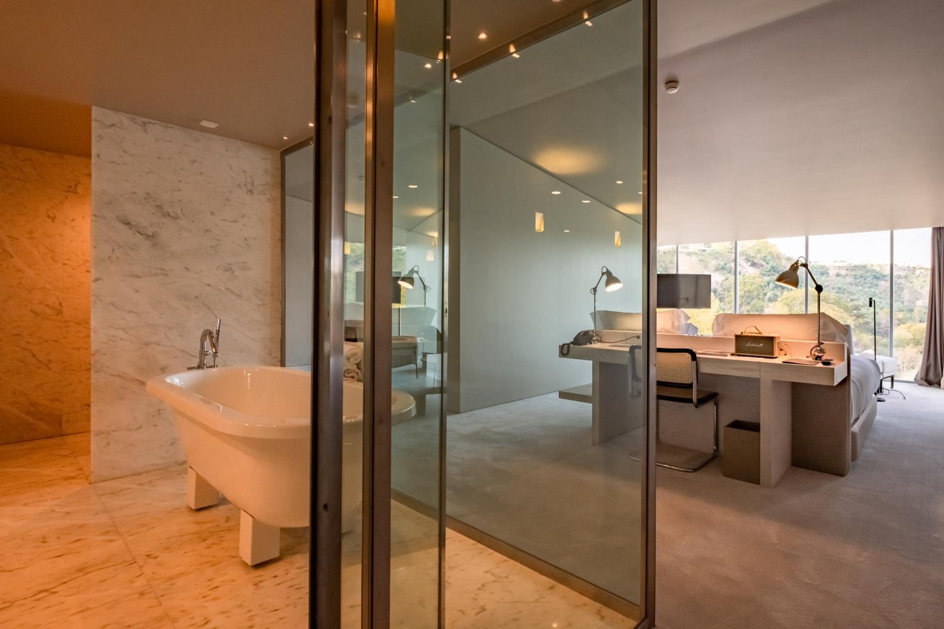 Superior Suite with River View - Photo 5