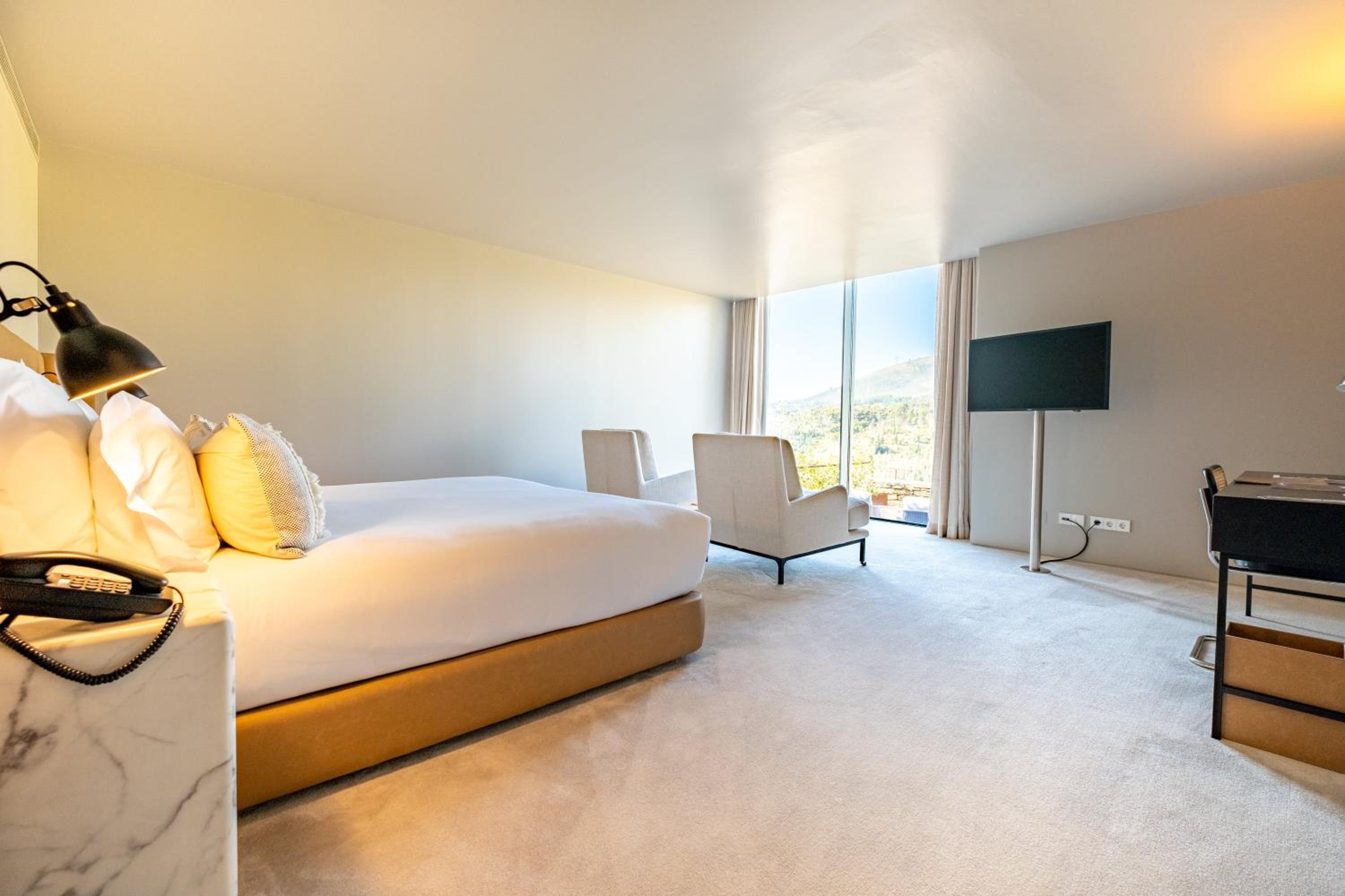 Double Room with Balcony - Photo 3