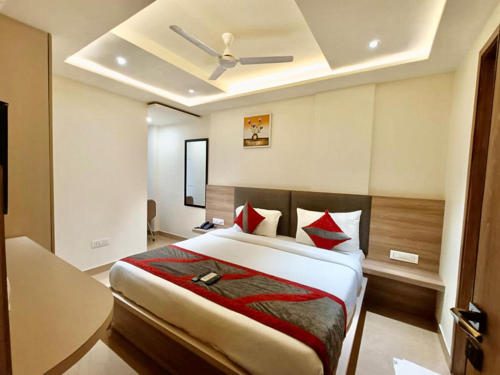 Deluxe Double Room - Photo 12