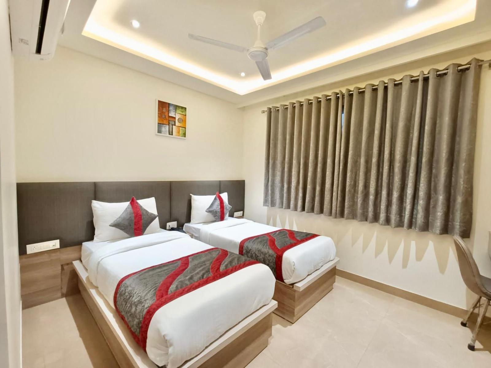 Deluxe Double Room - Photo 11