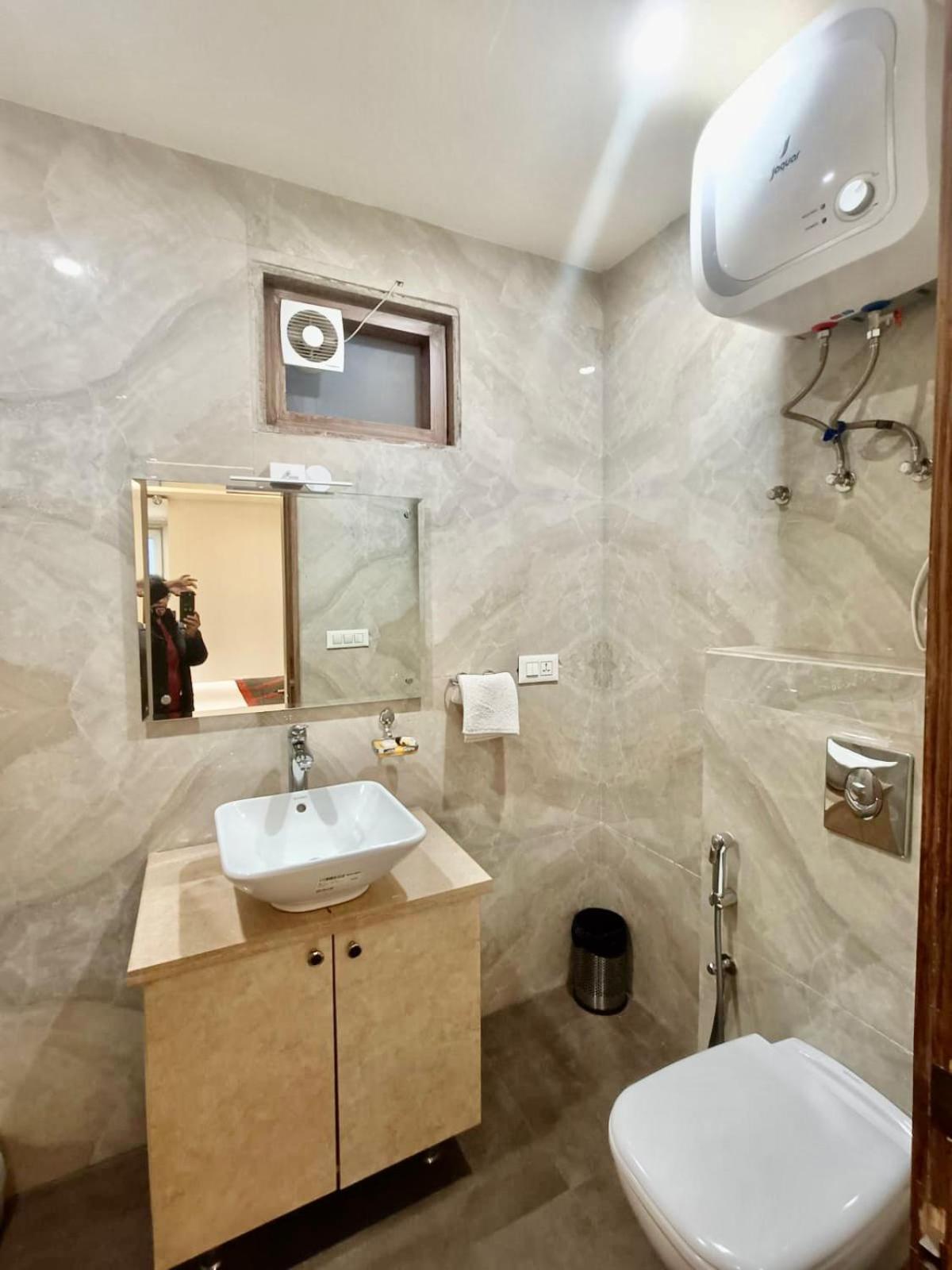 Deluxe Double Room - Photo 9