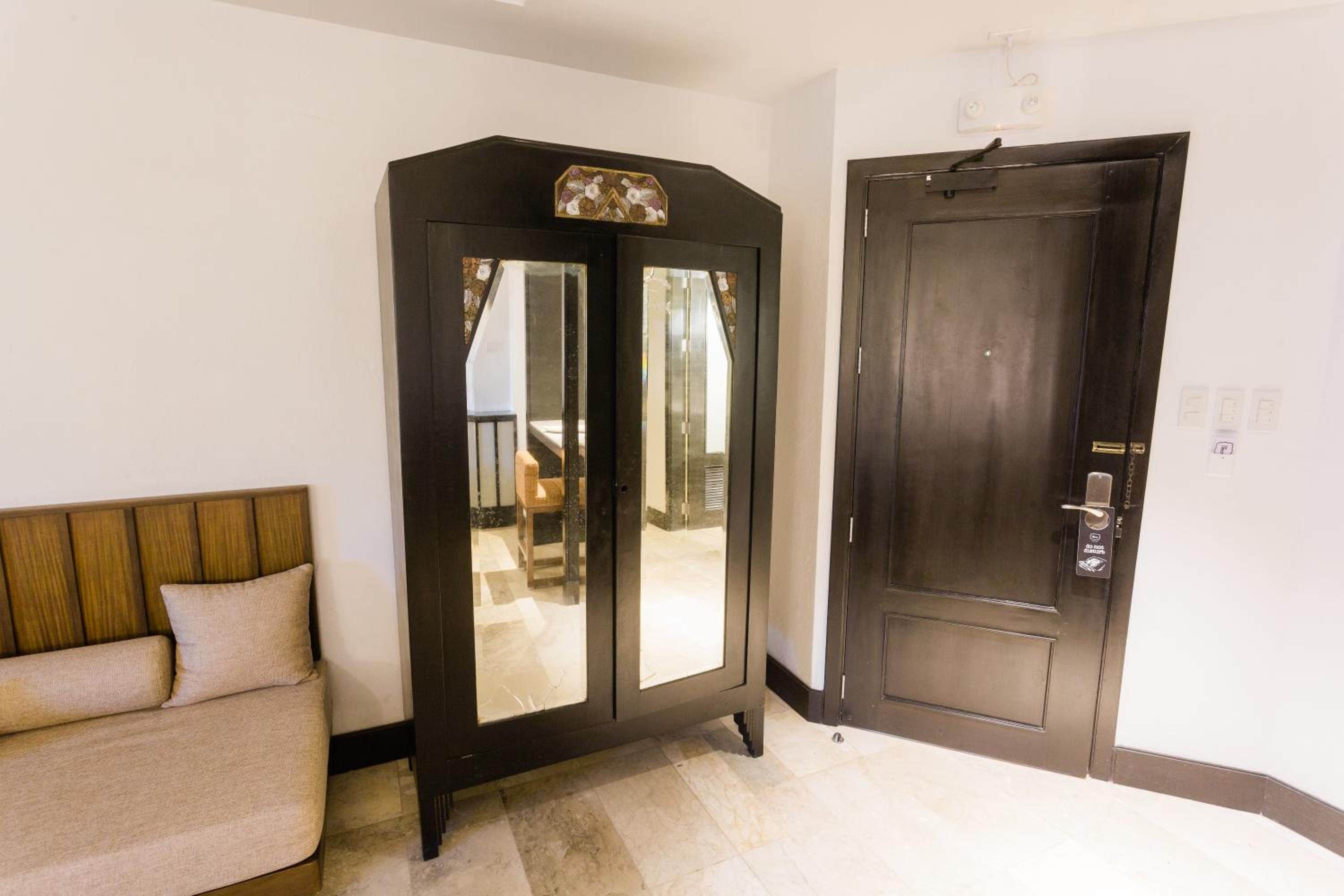 Premiere Villa Suite - Photo 5
