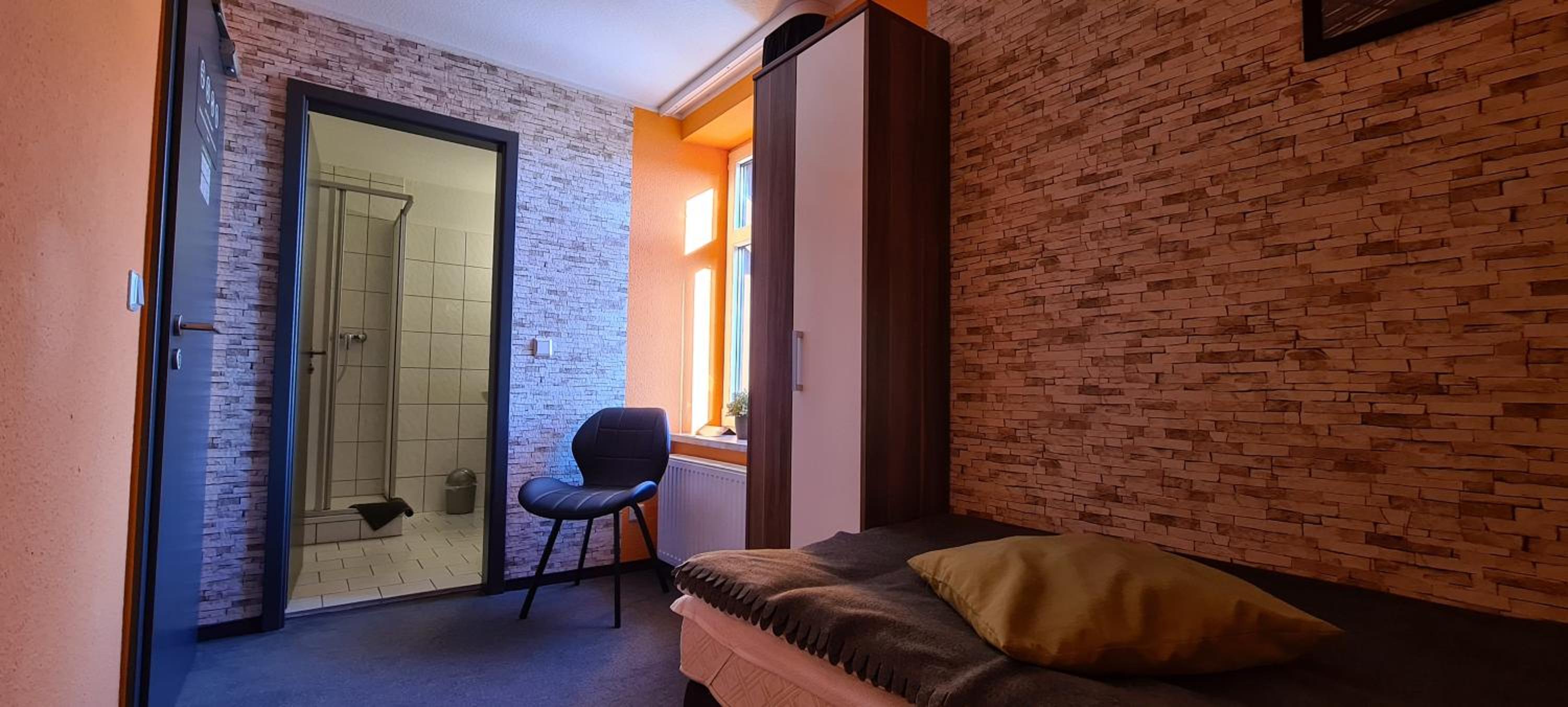 Single Room with Private Bathroom photo 3