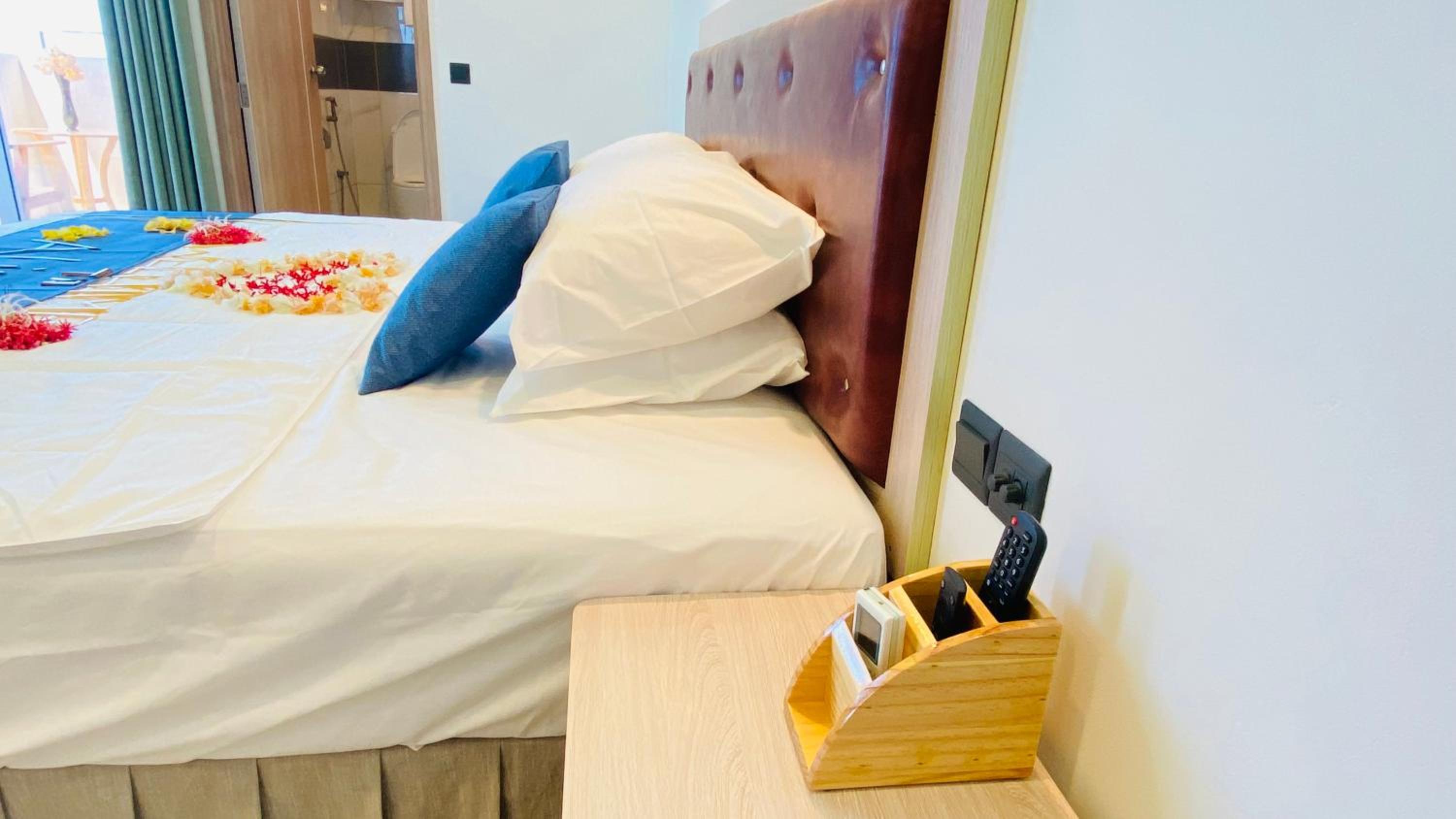 Deluxe Double or Twin Room with City View - Photo 6