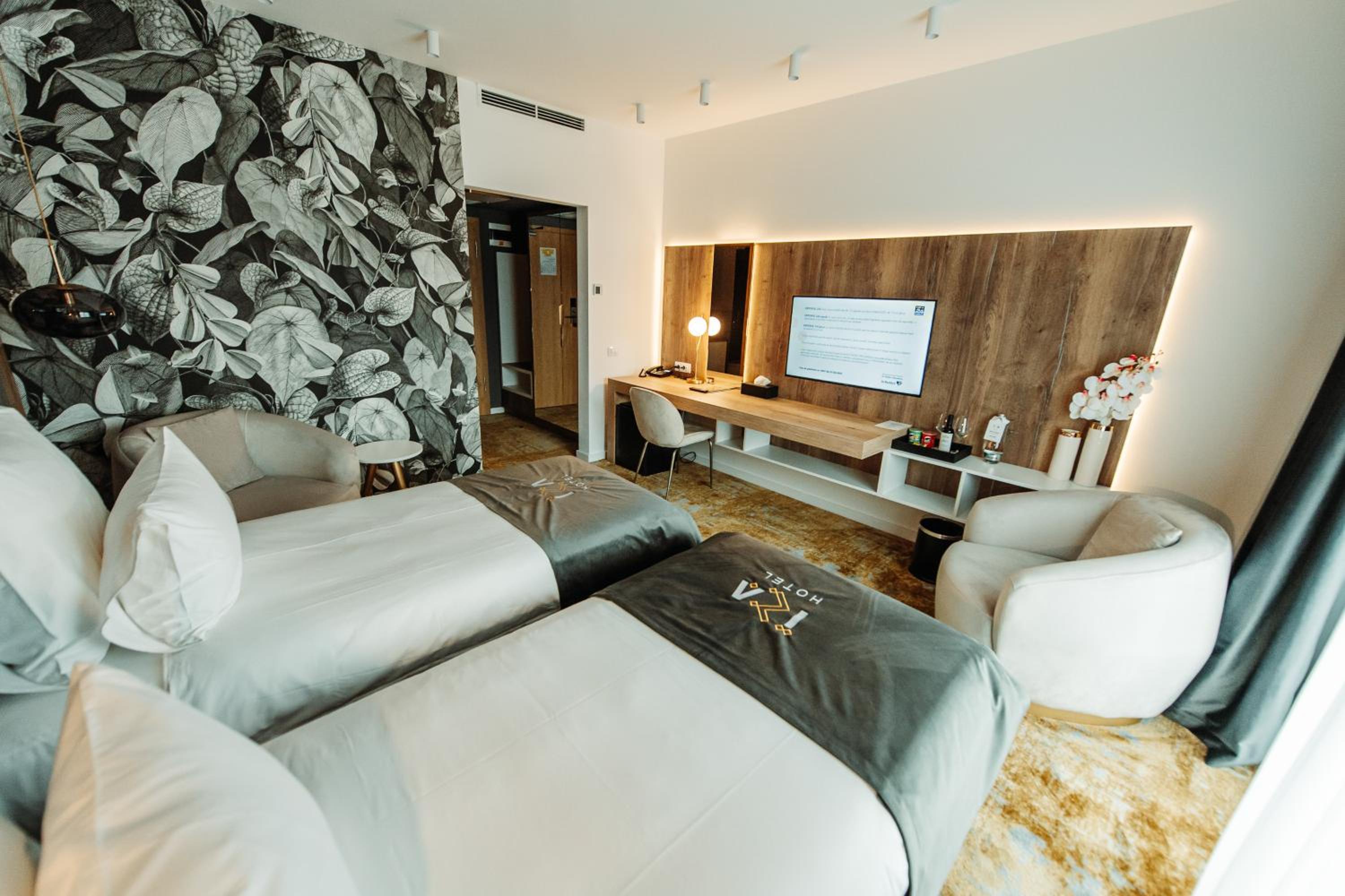 Superior Deluxe Double or Twin Room  - Photo 4