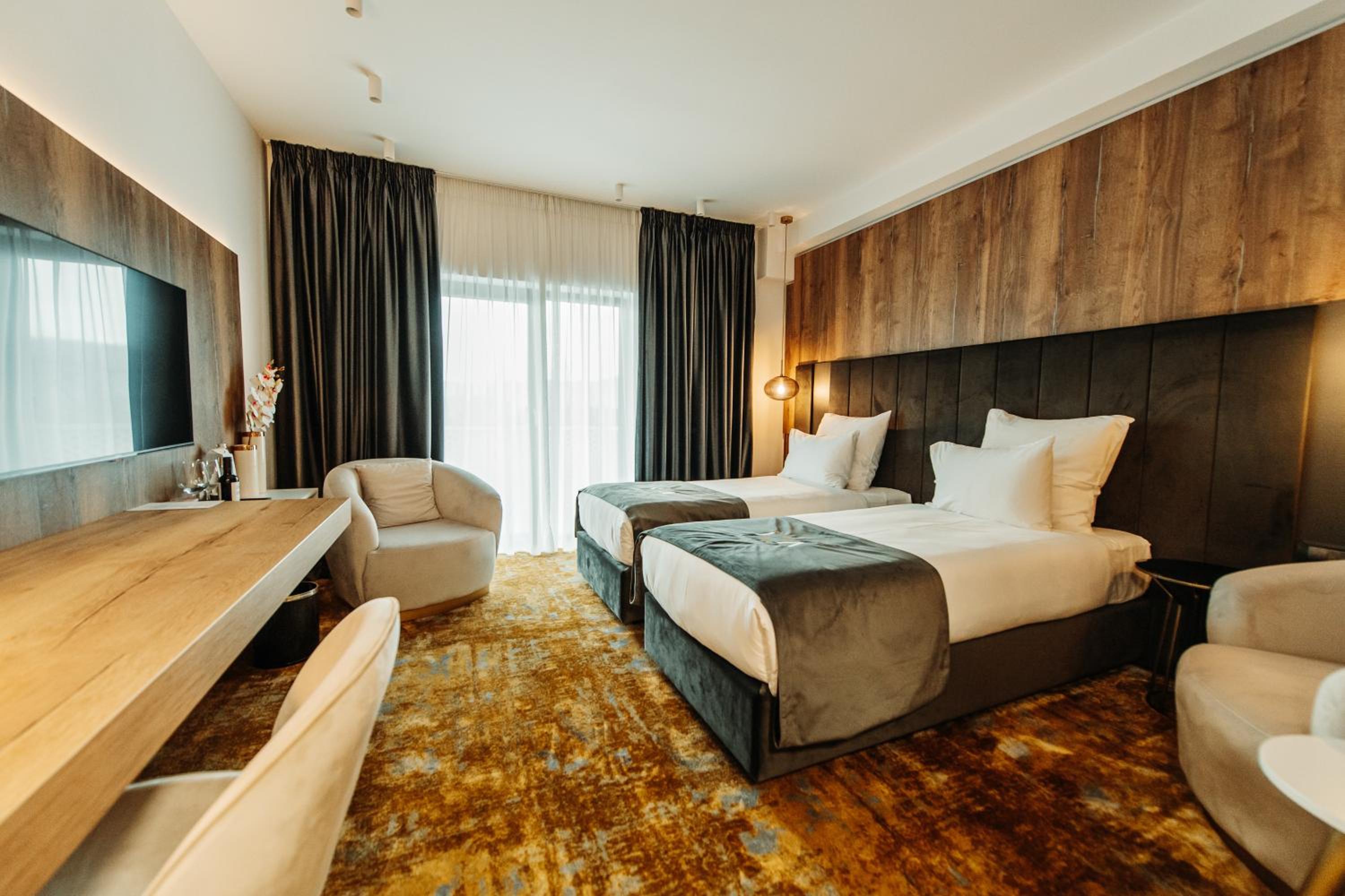 Superior Deluxe Double or Twin Room  - Photo 1