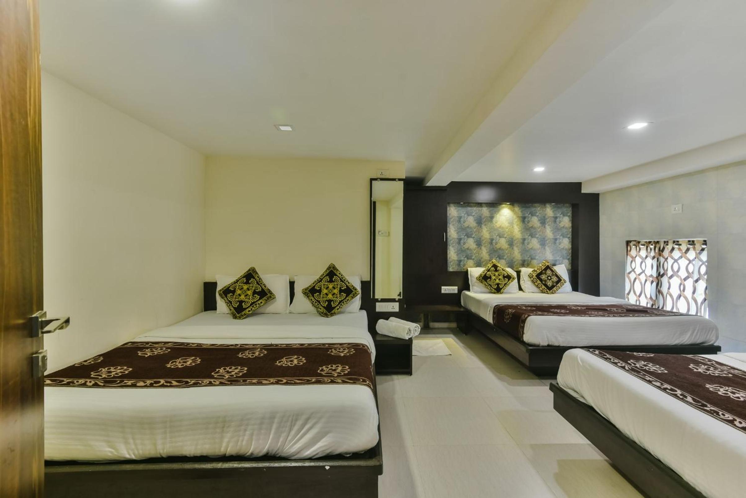 Deluxe Family Room - Photo 2