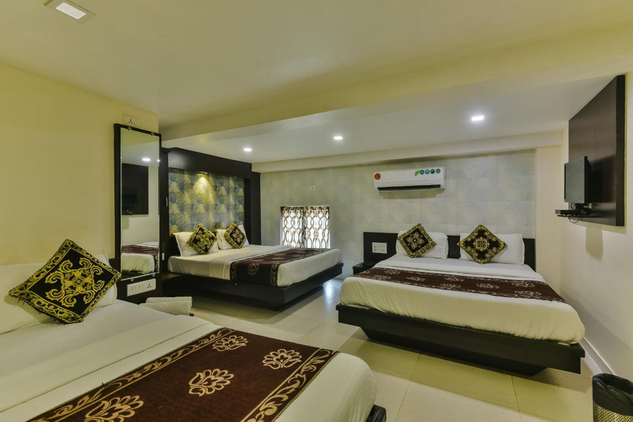 Deluxe Family Room - Photo 1
