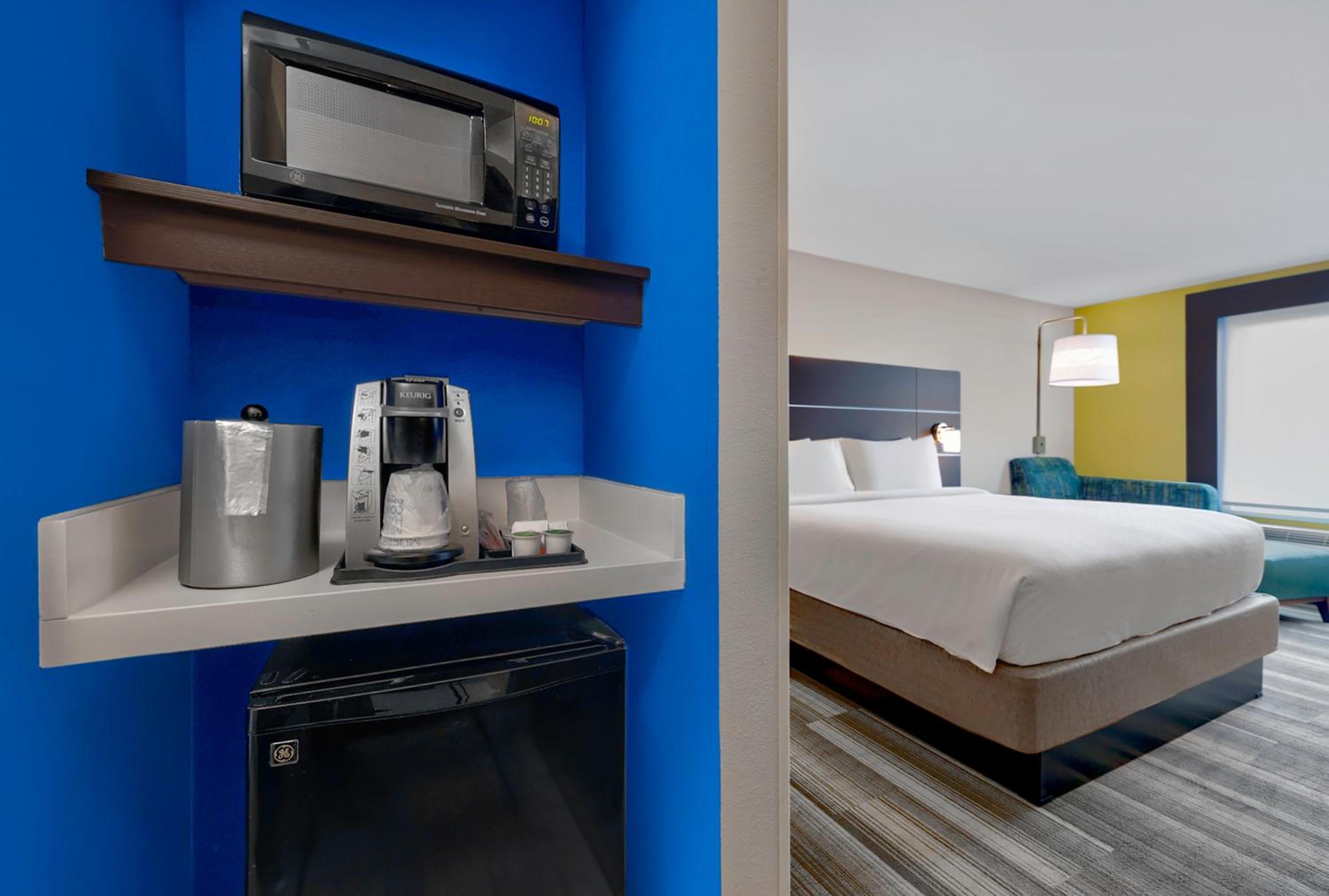 Standard King Room - Photo 3