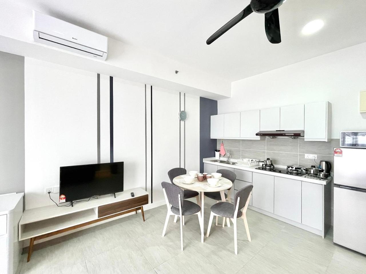 Studio Apartment - Photo 25