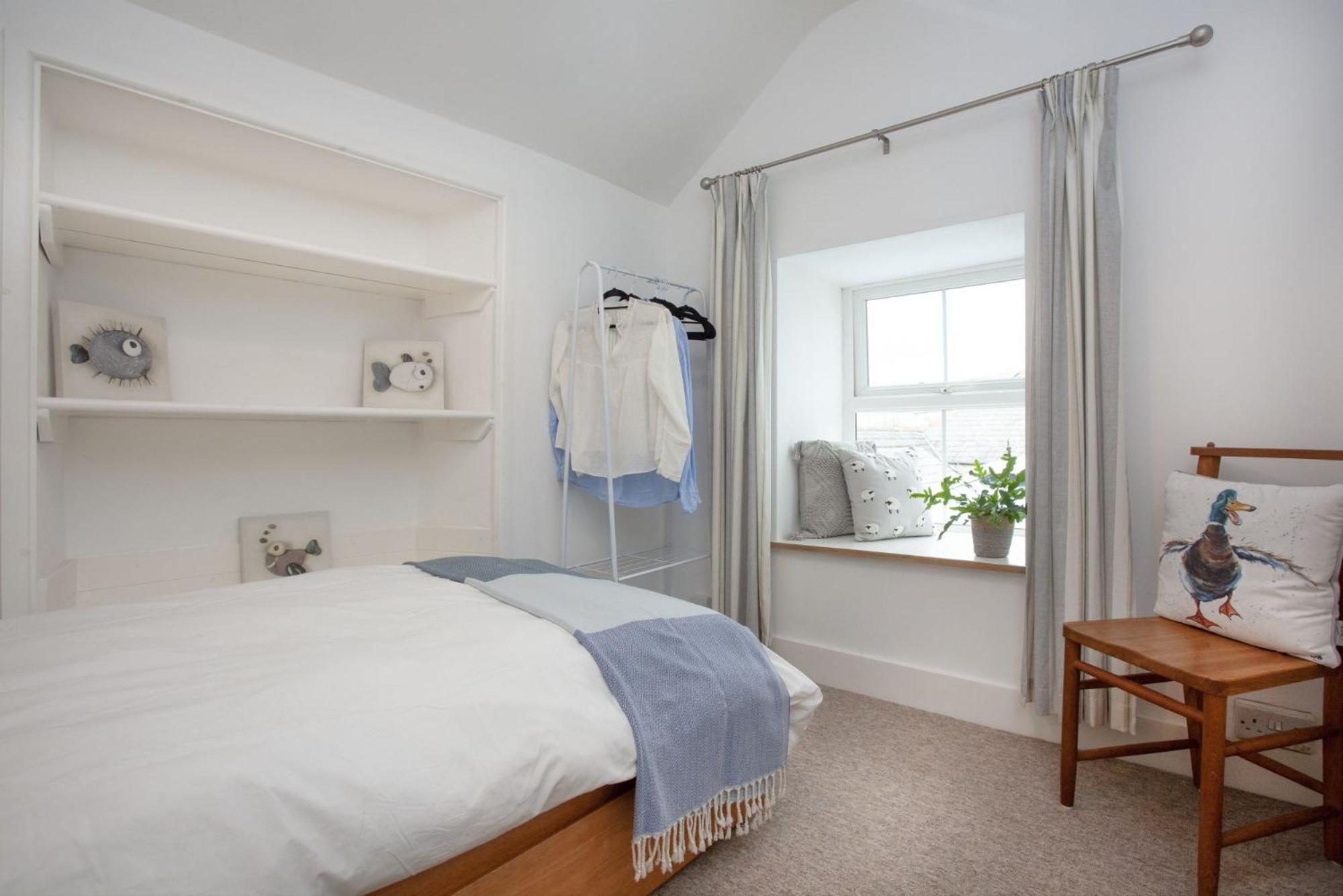 Five-Bedroom House photo 1