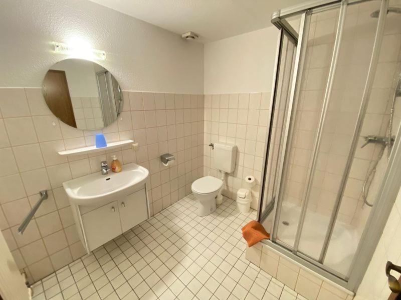 Double Room with Private Bathroom - Photo 14