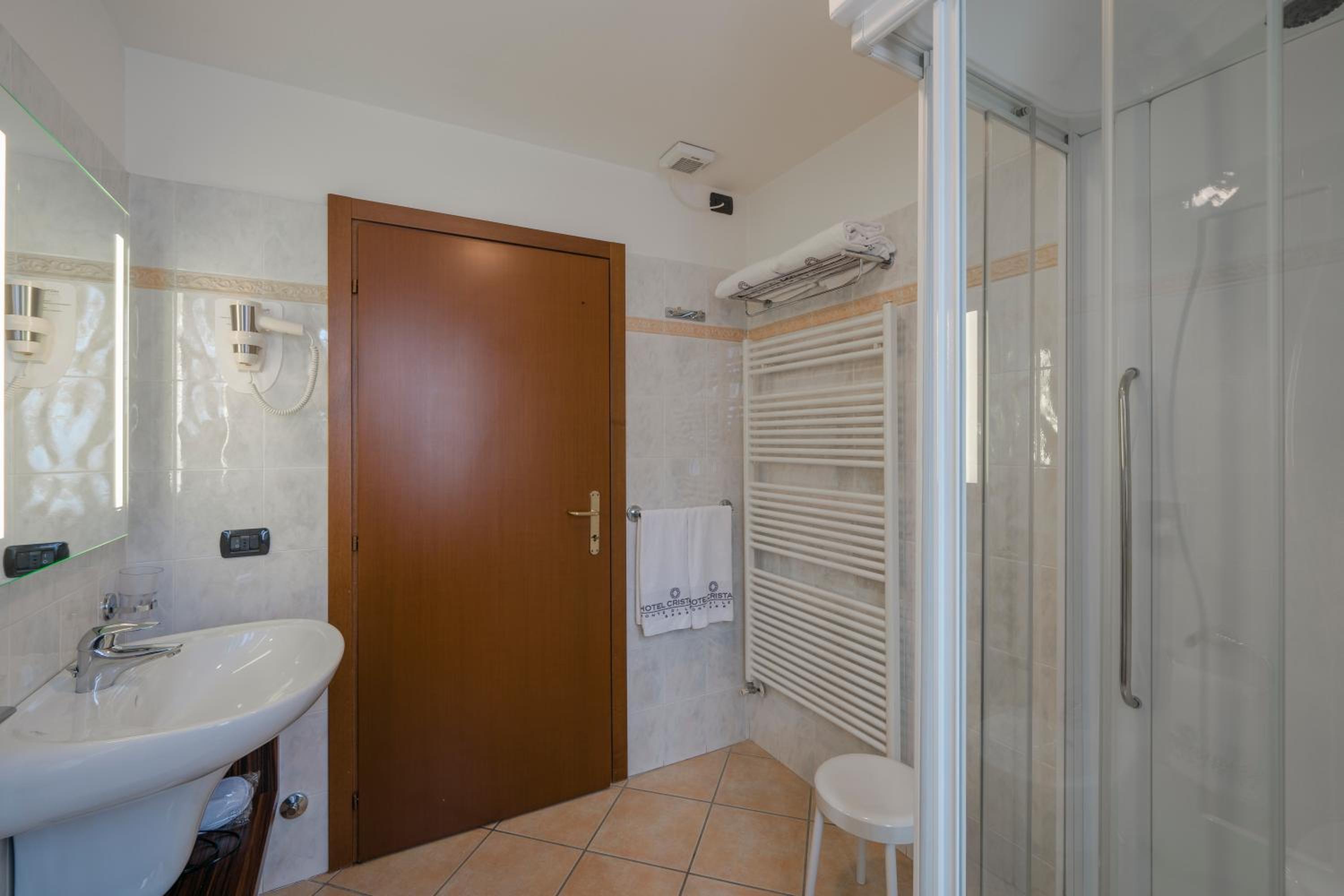 Standard Double or Twin Room photo 3