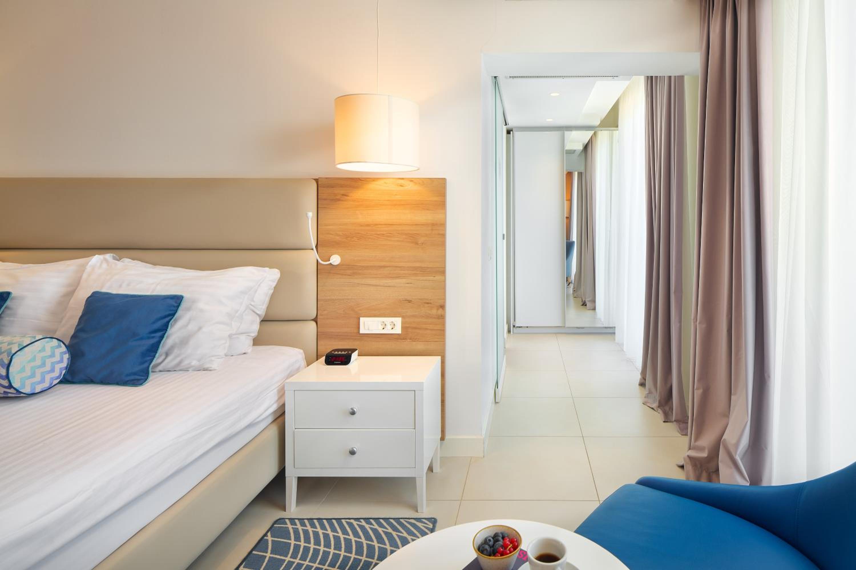 Superior Double Room with Balcony and Sea View