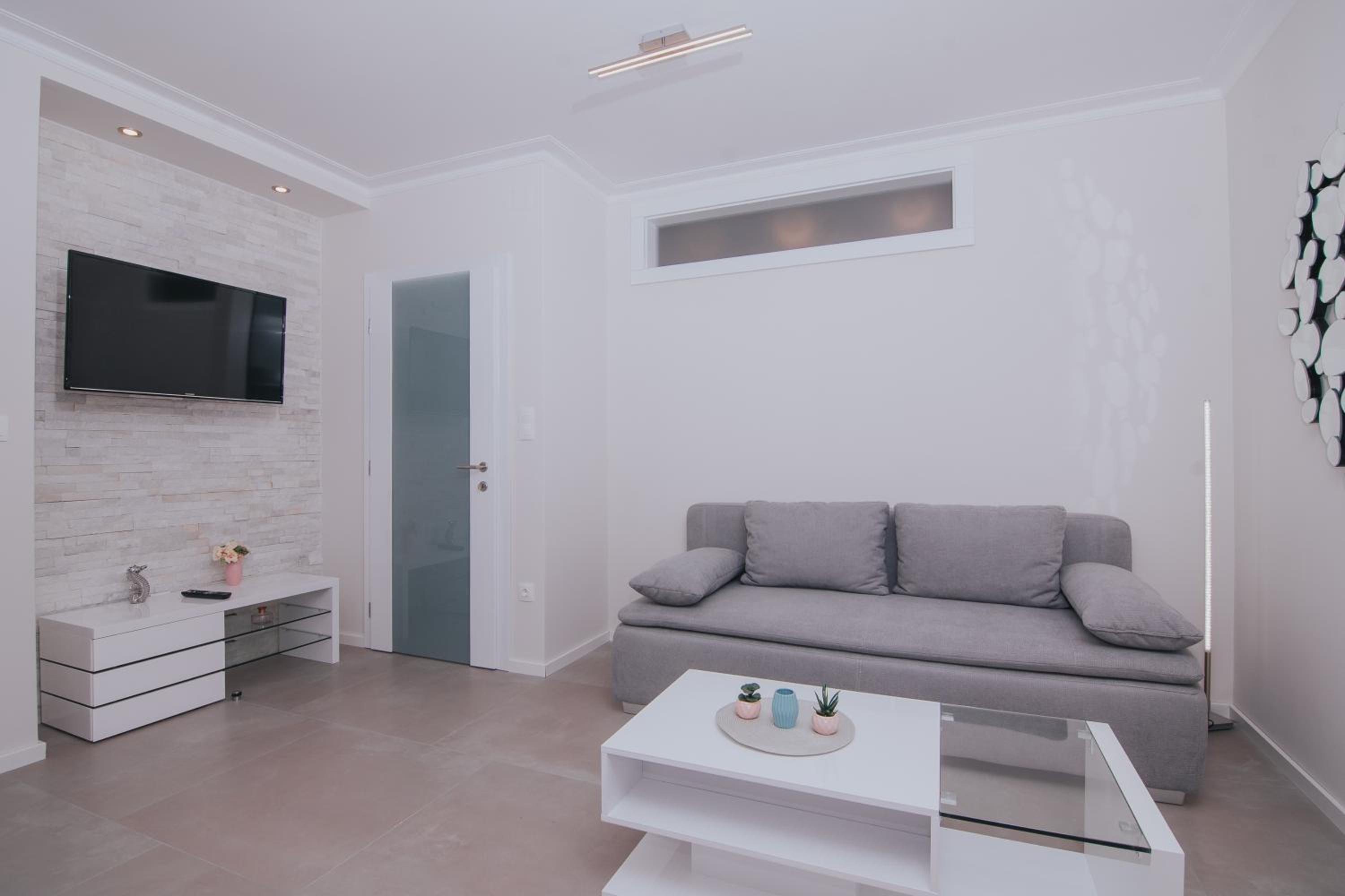 One-Bedroom Apartment with Garden photo 3