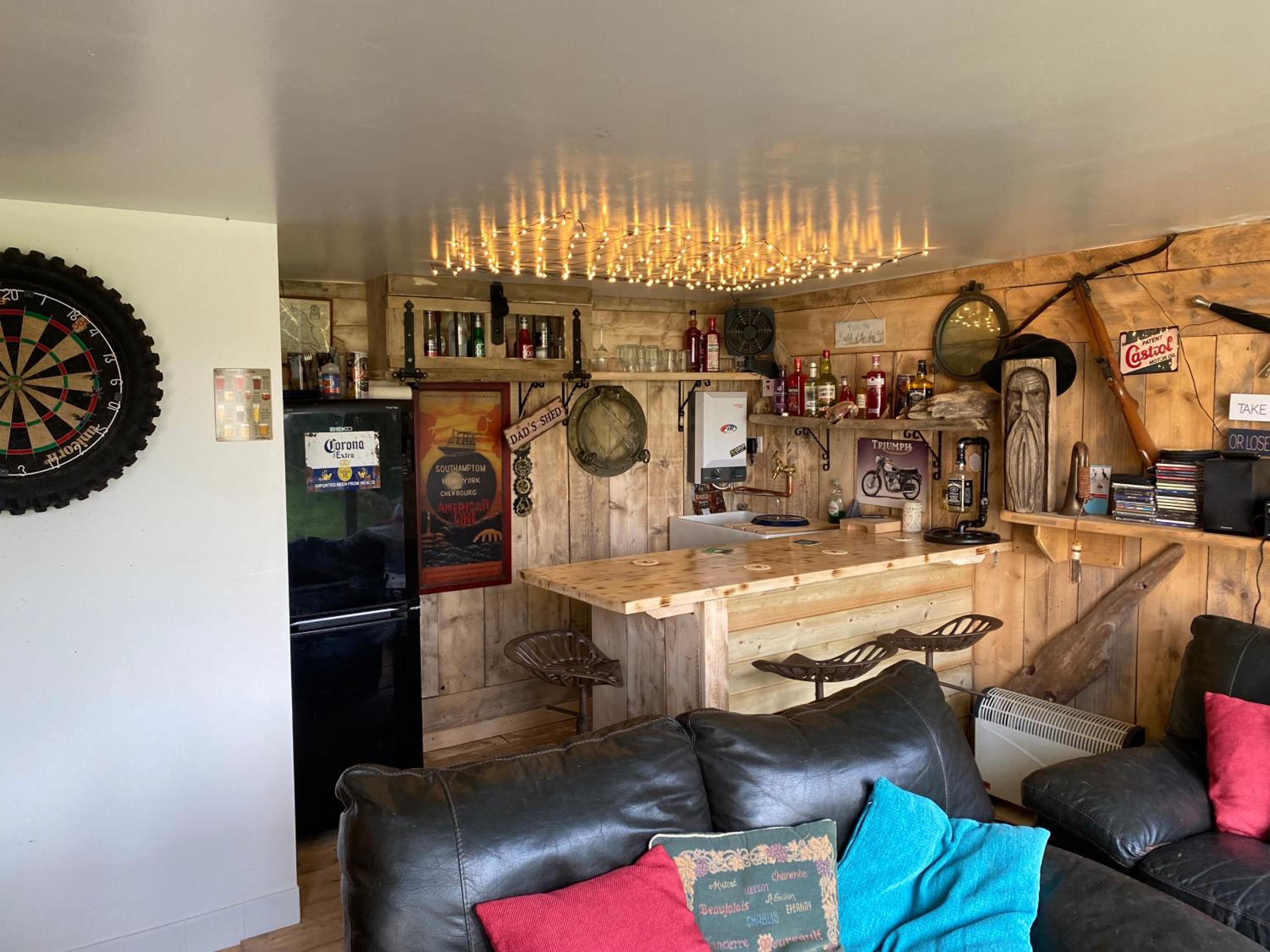 Deluxe King Room - Photo 12