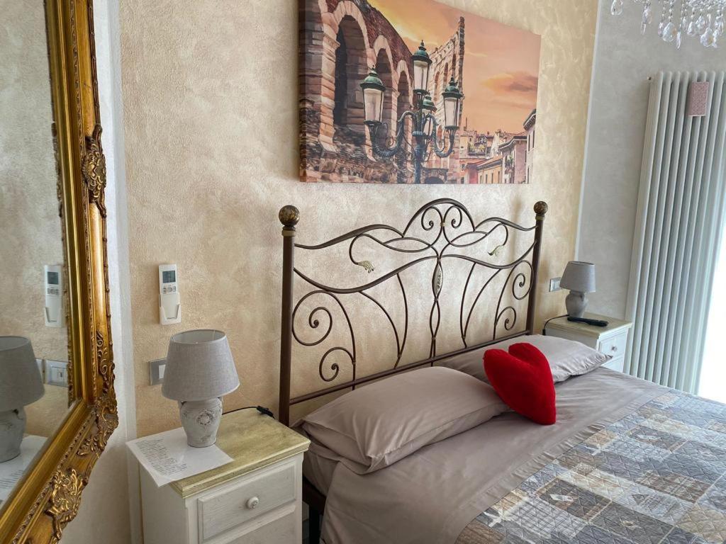Juliet Double Room in Apartment Tosca