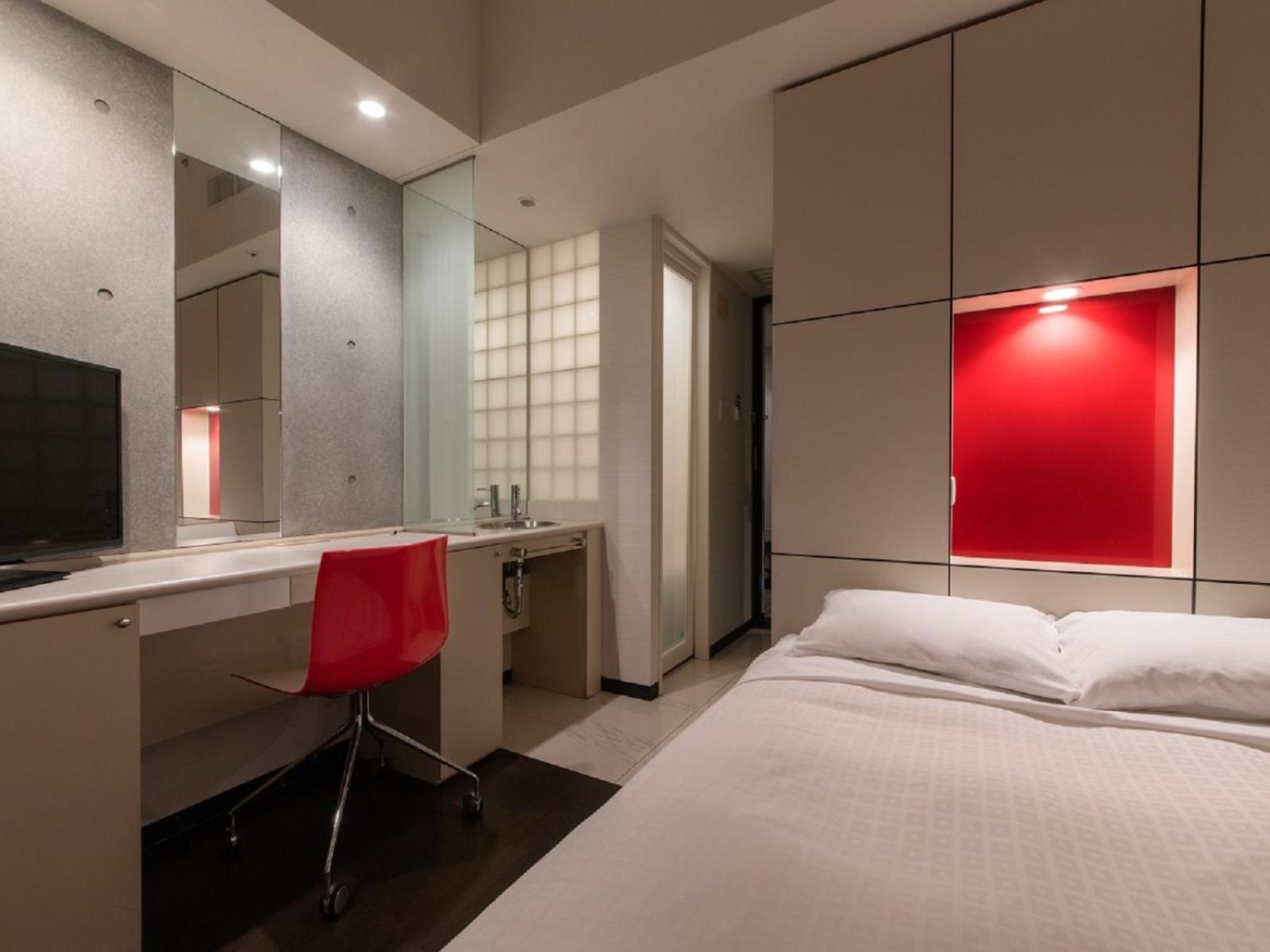 Double Room with Small Double Bed - Smoking - Photo 2