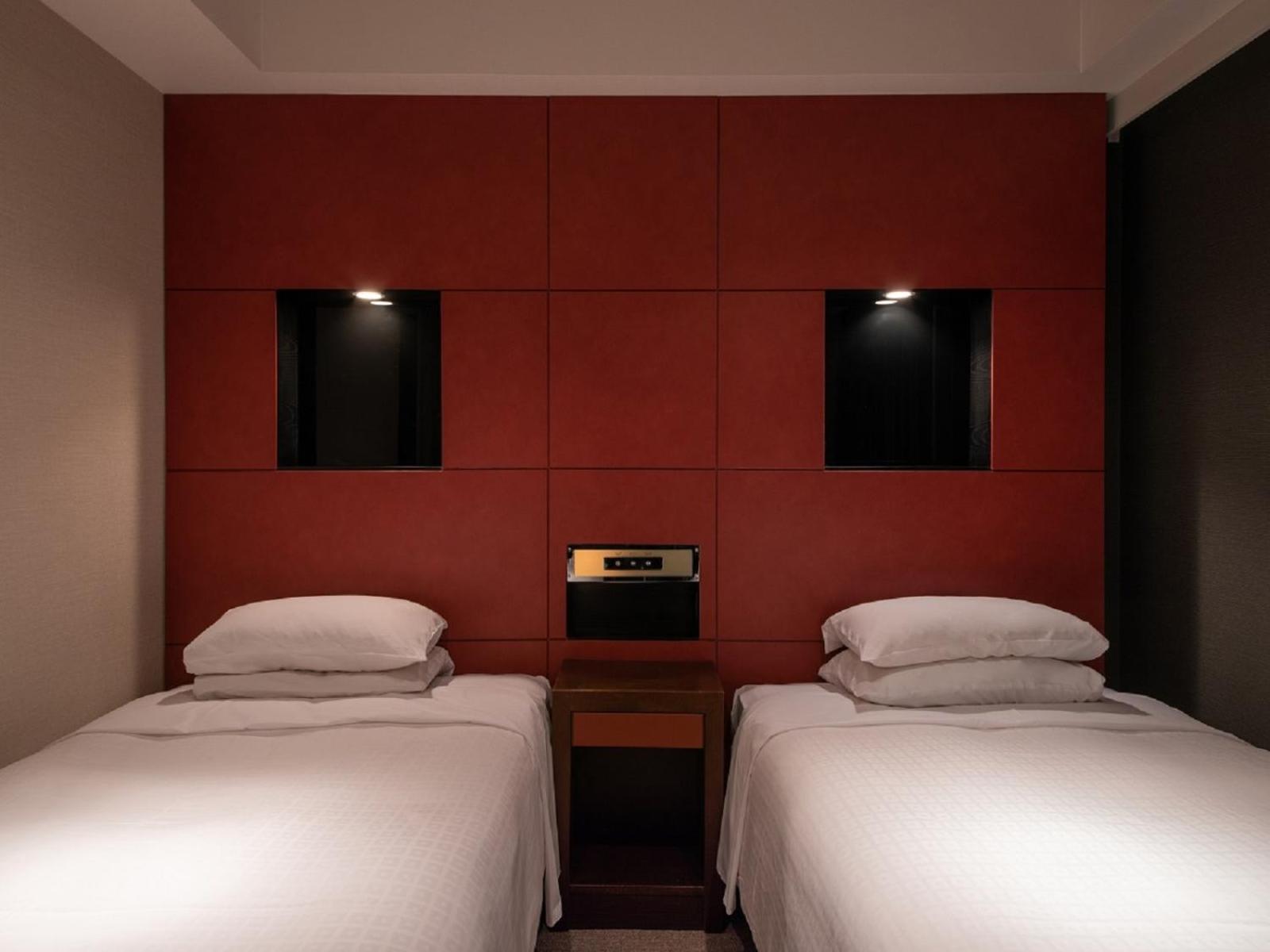 Twin Room - Smoking - Photo 6
