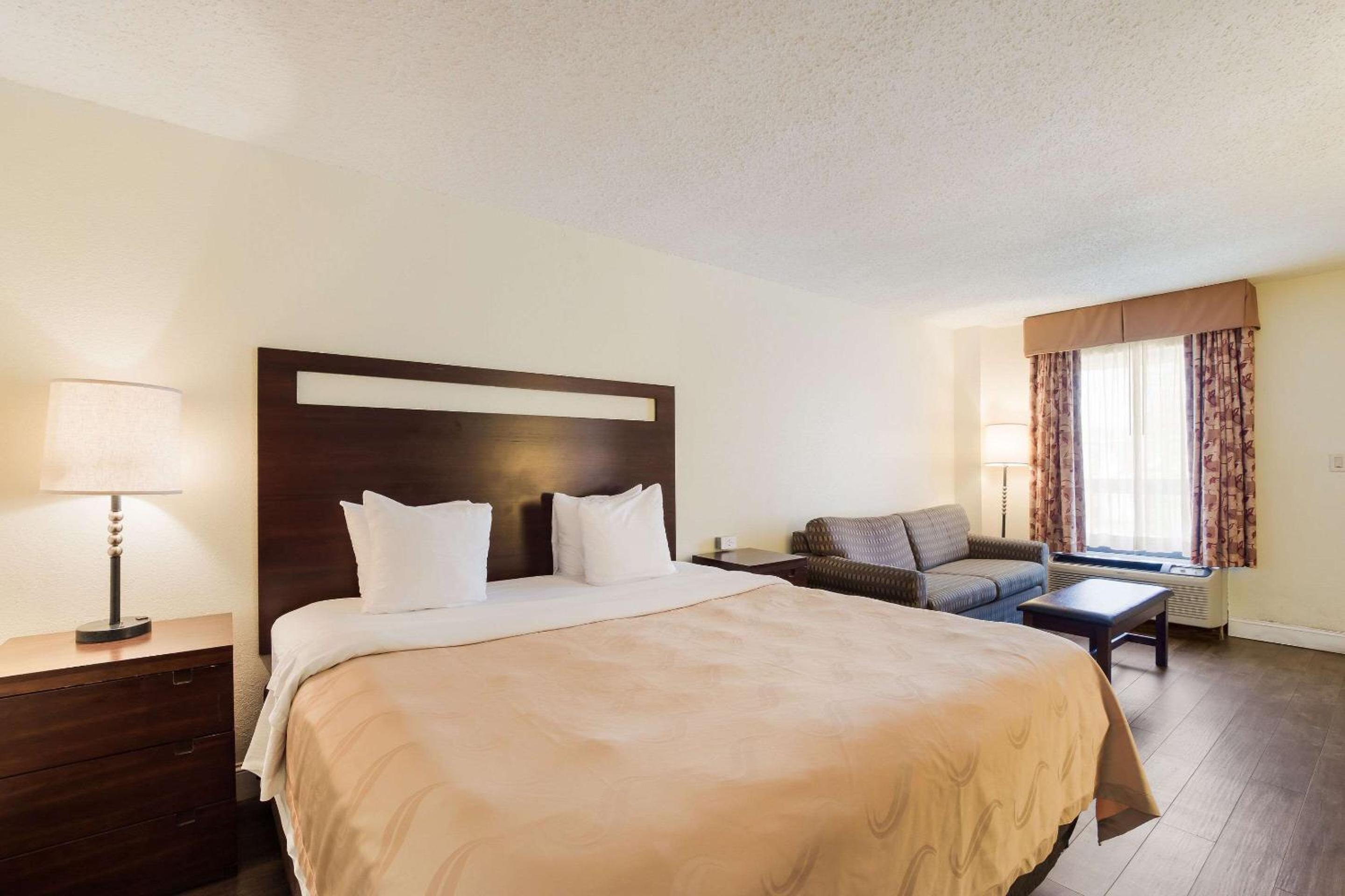 King Room - Non-Smoking photo 1