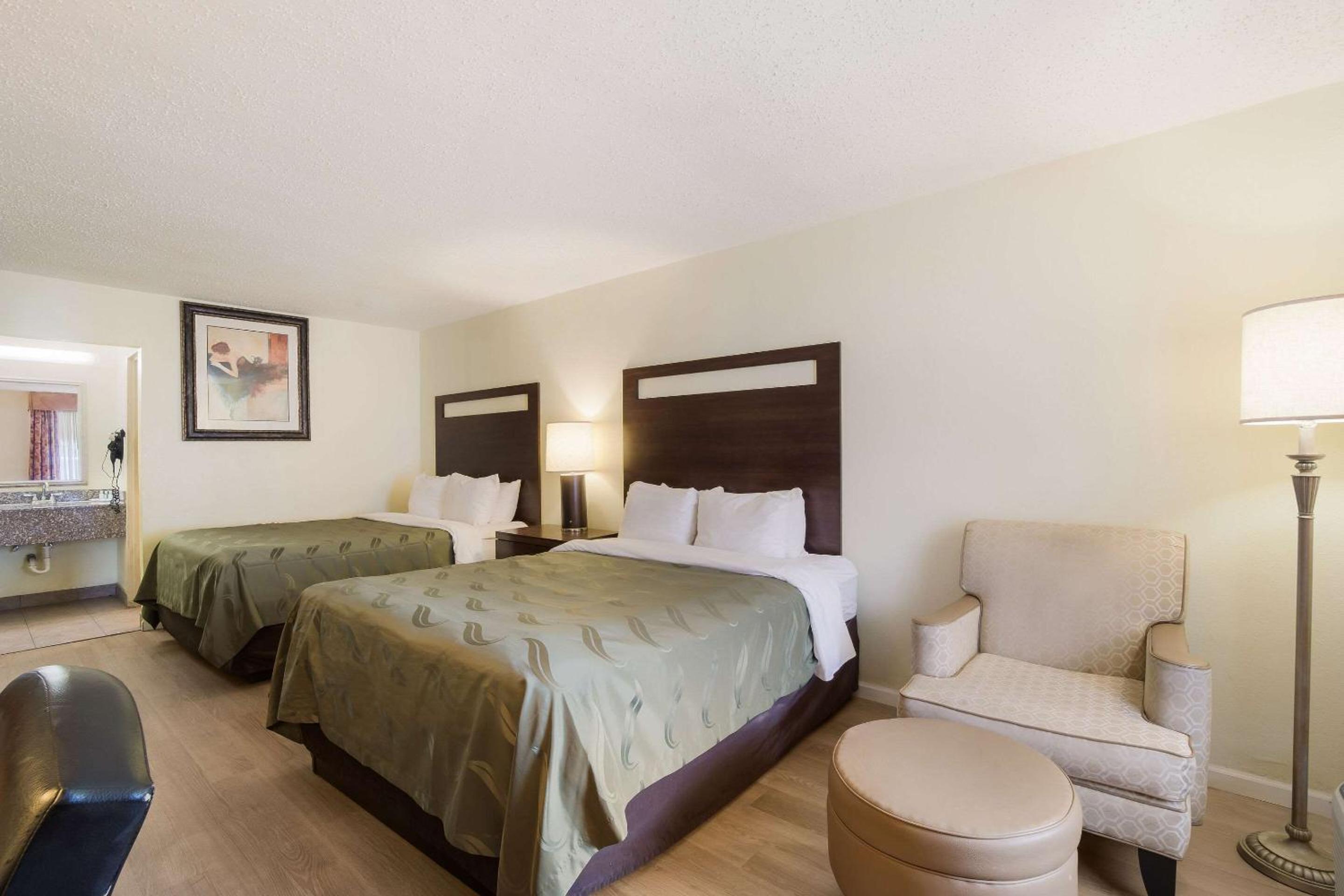 Queen Room with Two Queen Beds - Non-Smoking photo 1