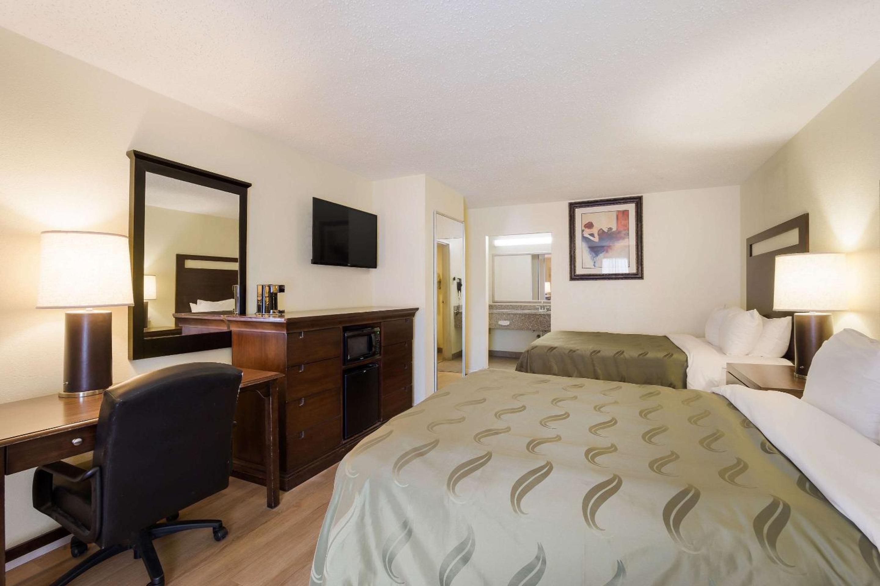 Queen Room with Two Queen Beds - Accessible/Non-Smoking  photo 2