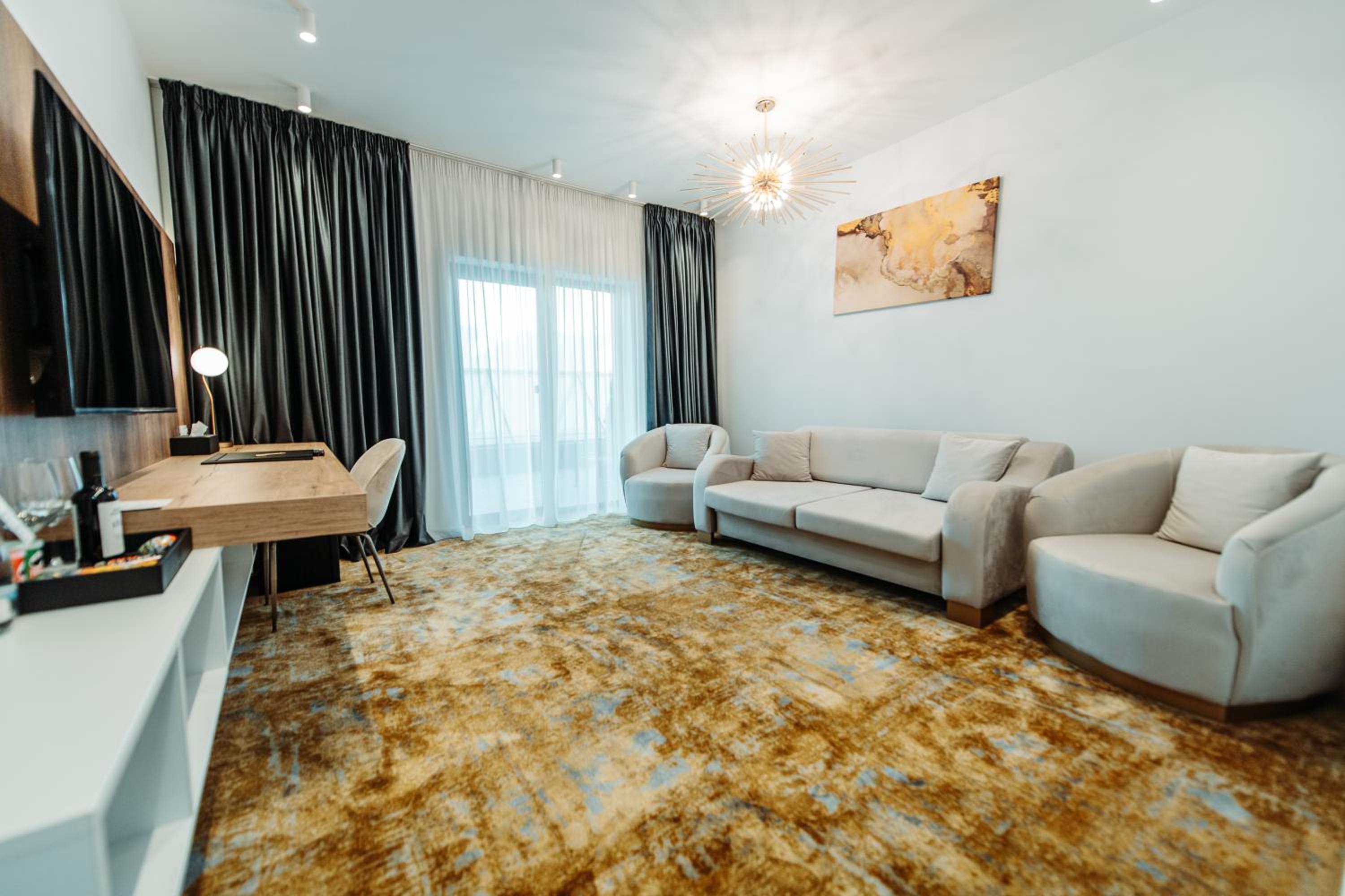 Apartment with Terrace - Photo 4