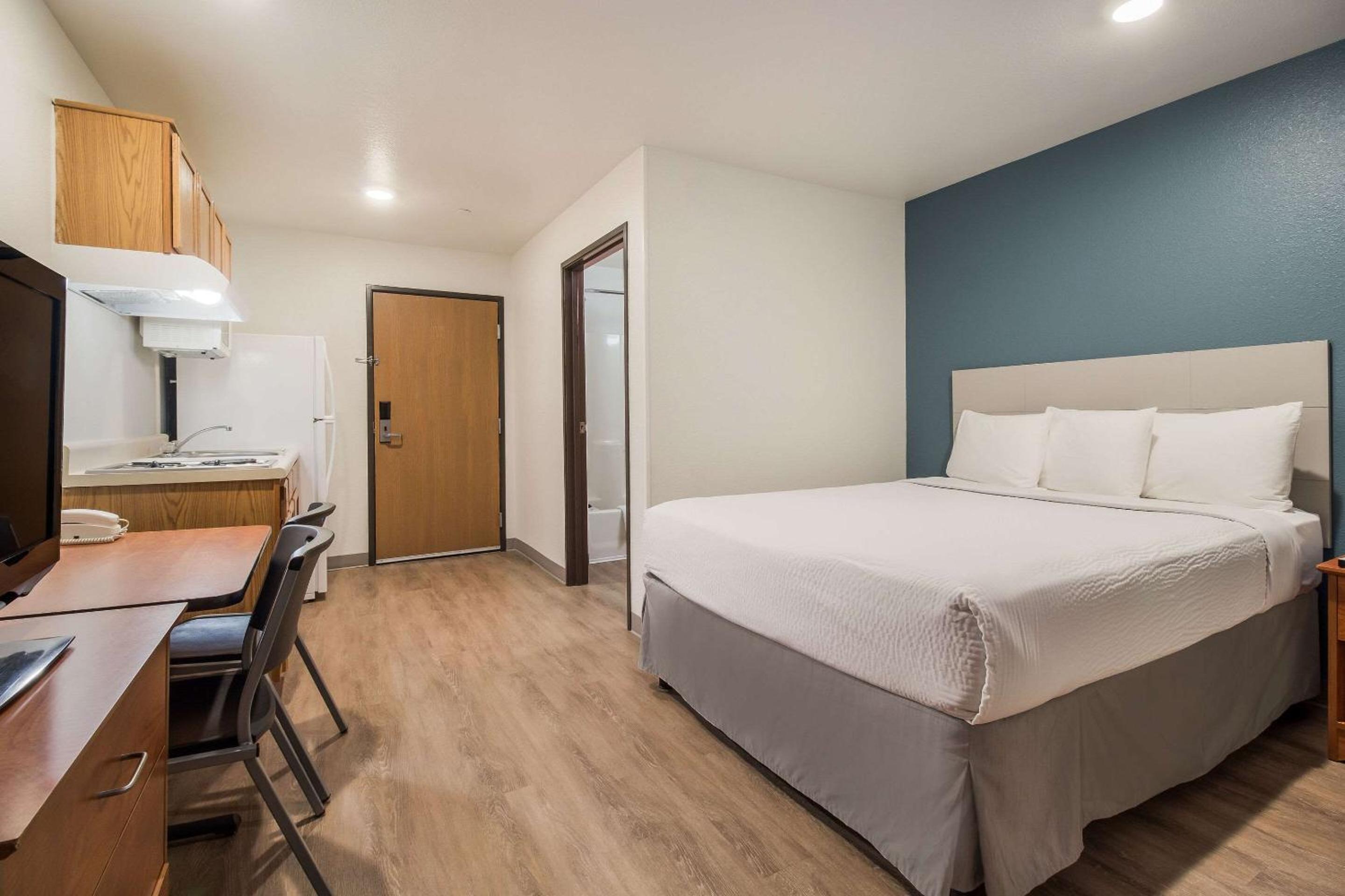 Queen Room - Accessible/Non-Smoking photo 3