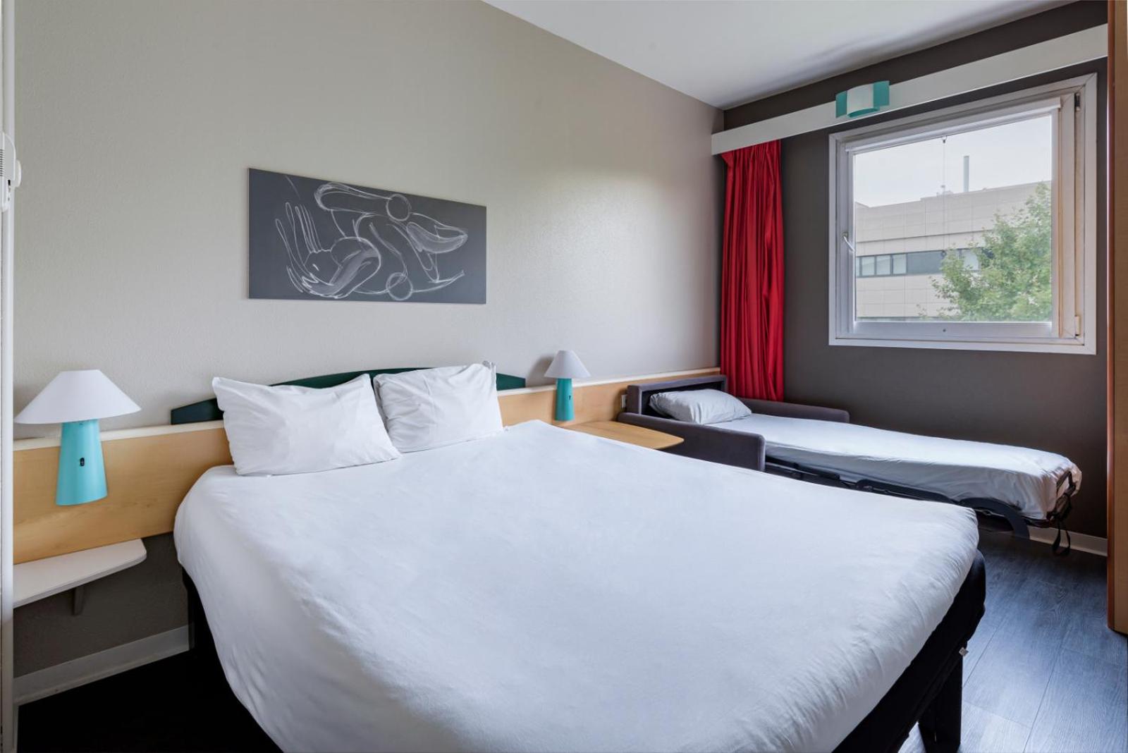 Family Double Room with an Extra Bed - Photo 1