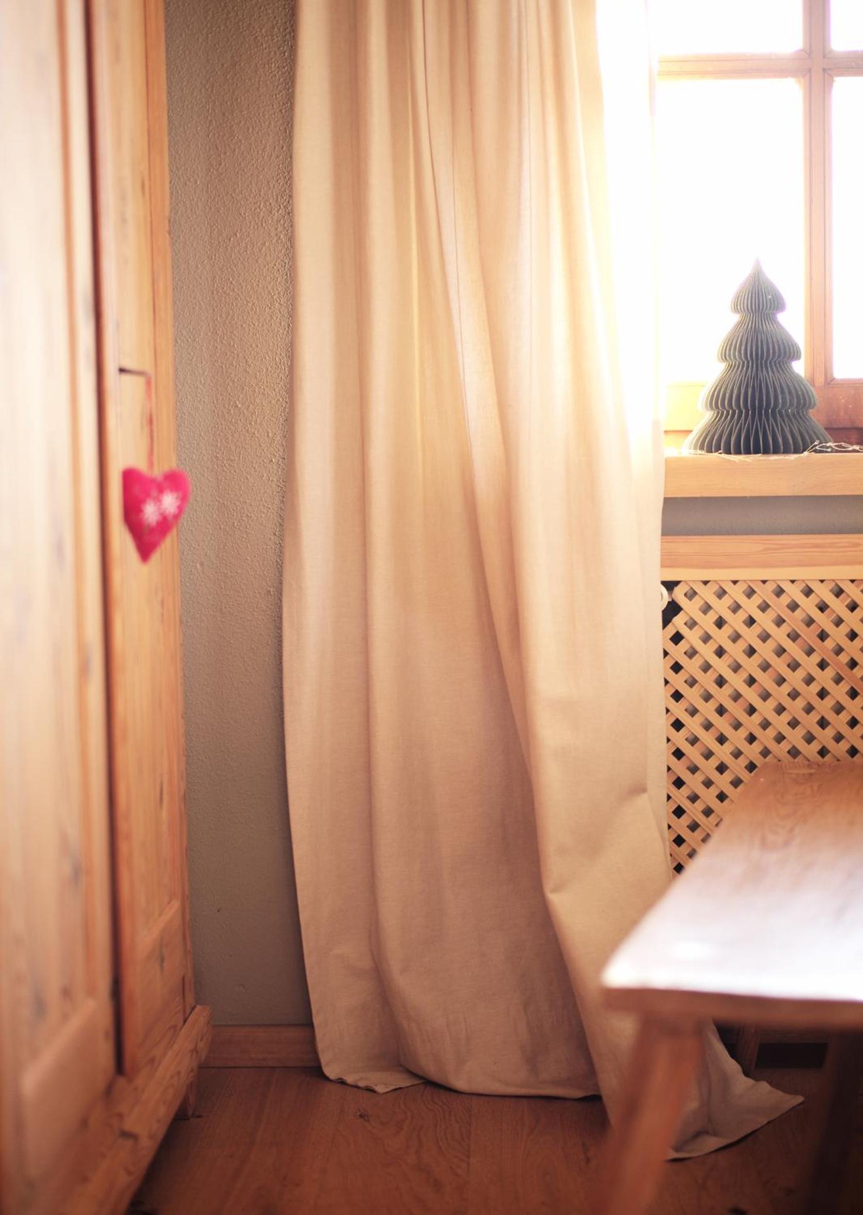 One-Bedroom Apartment with Balcony and Mountain View   photo 1