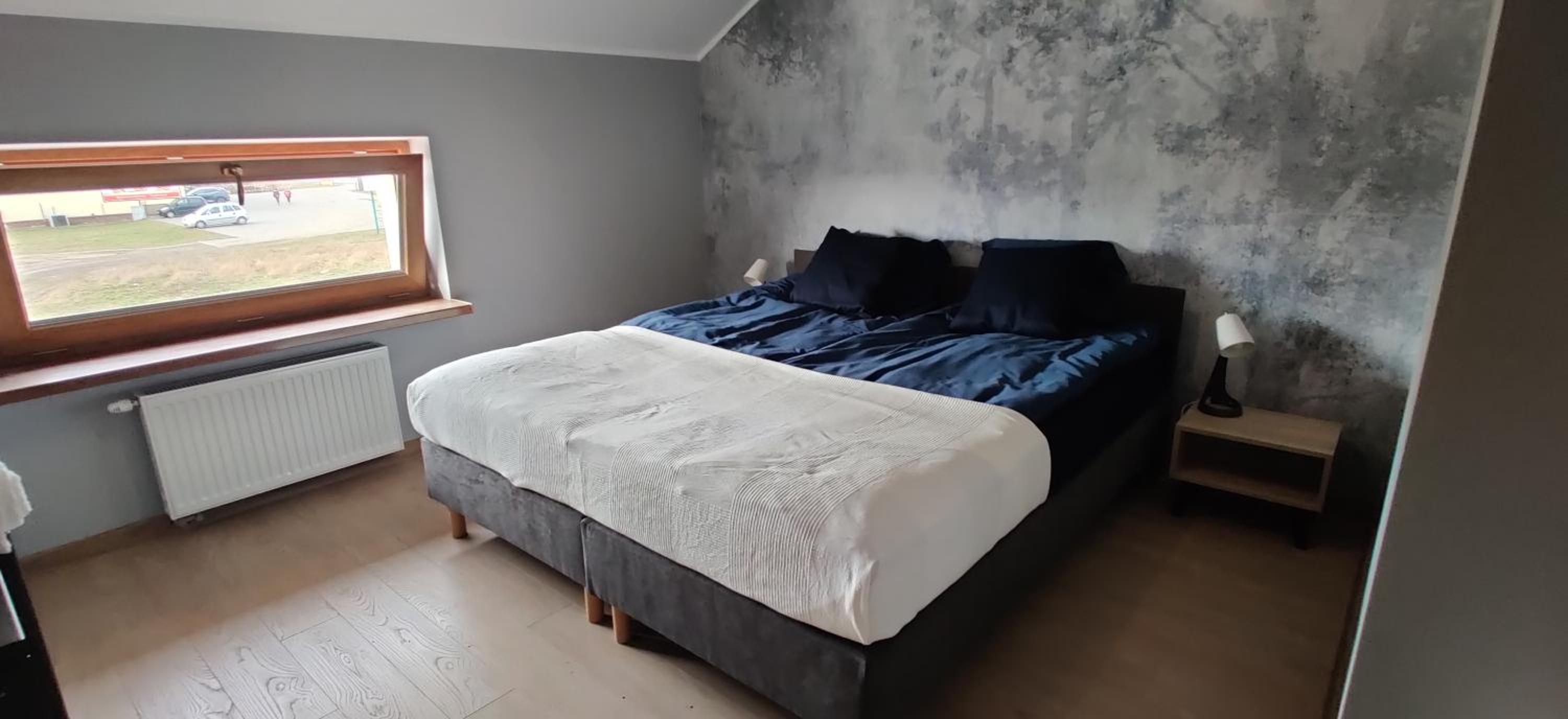 One-Bedroom Apartment - Photo 2