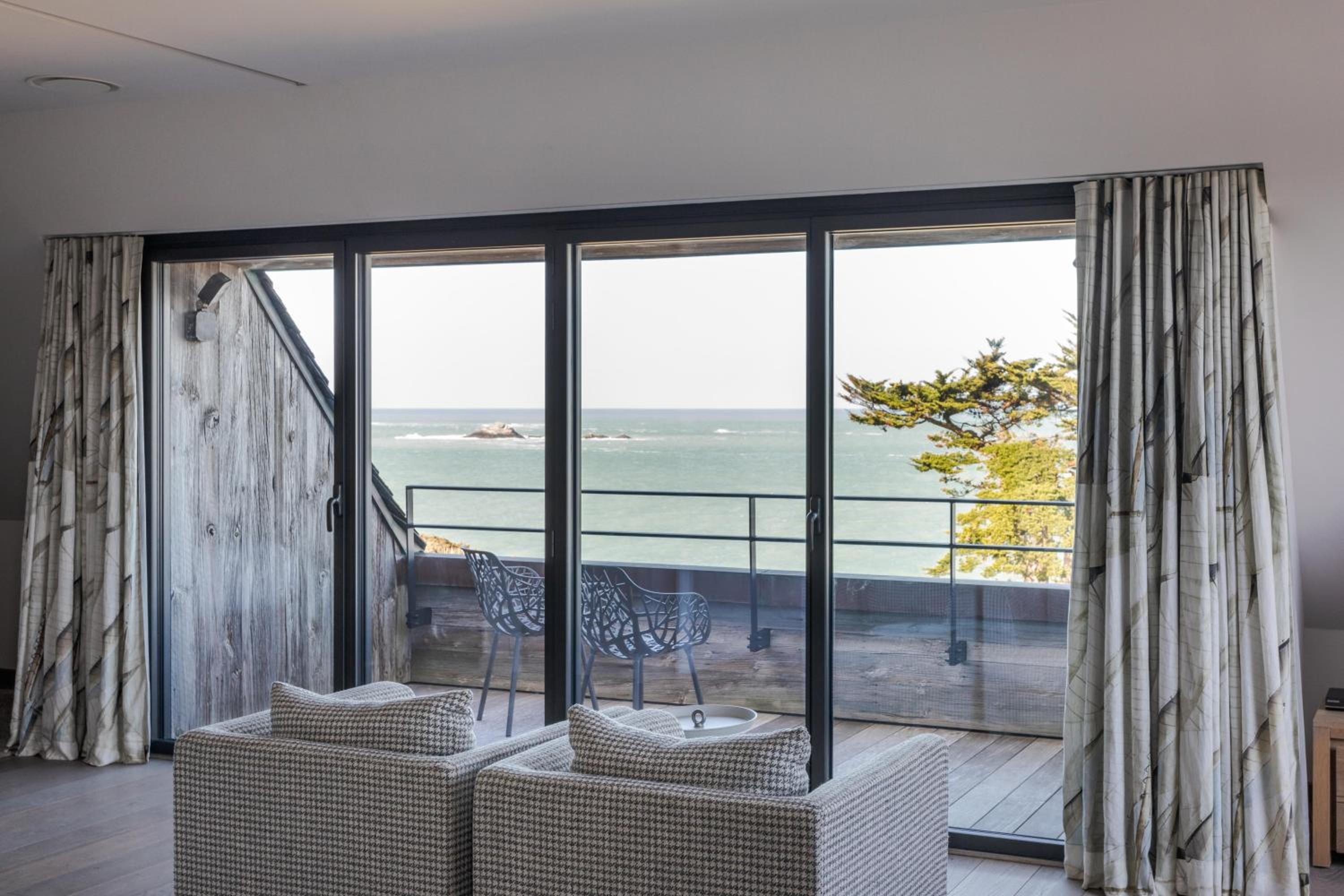 Deluxe Apartment with Sea View (6 Adults)  photo 3