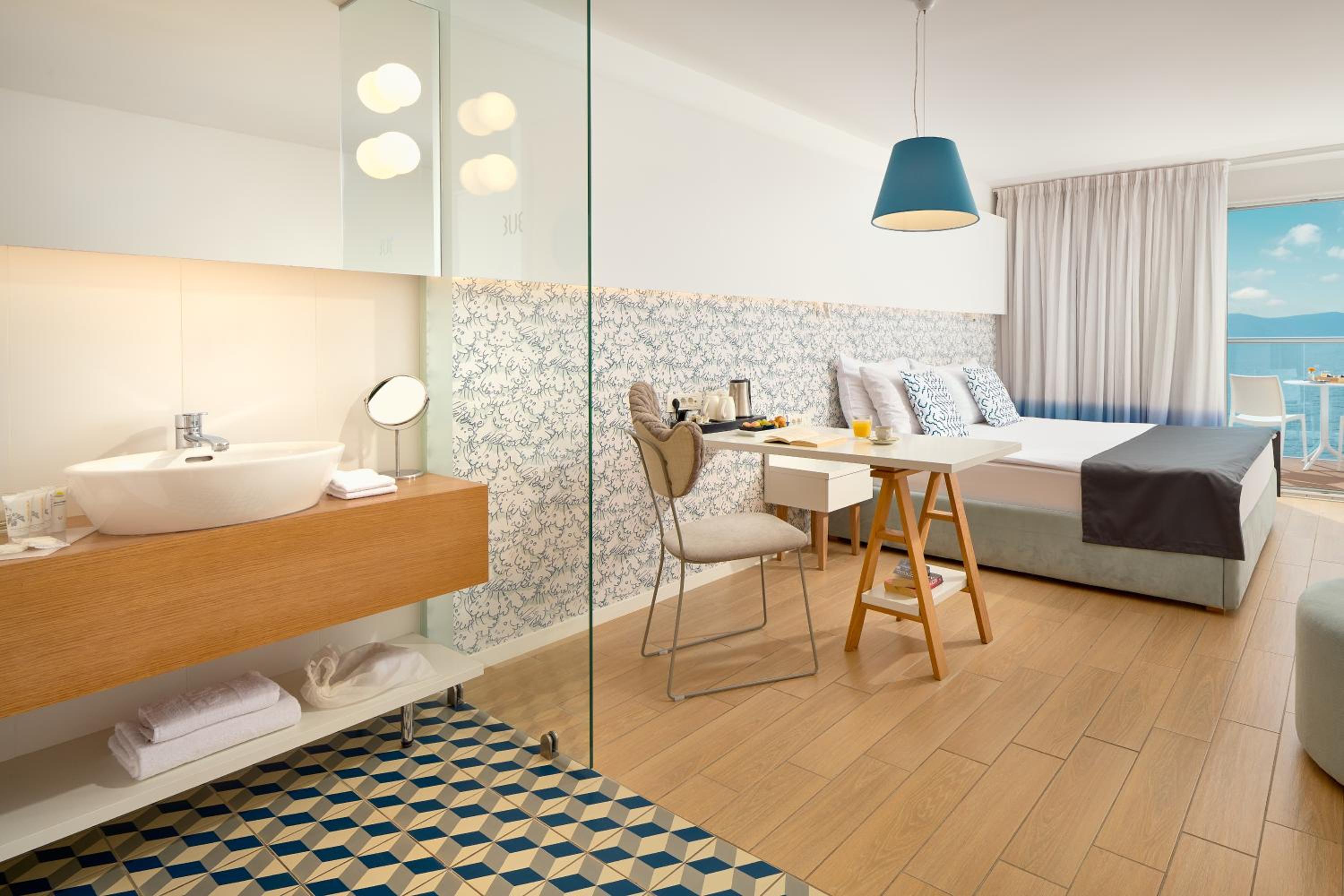 Superior Double Room with Balcony and Sea View