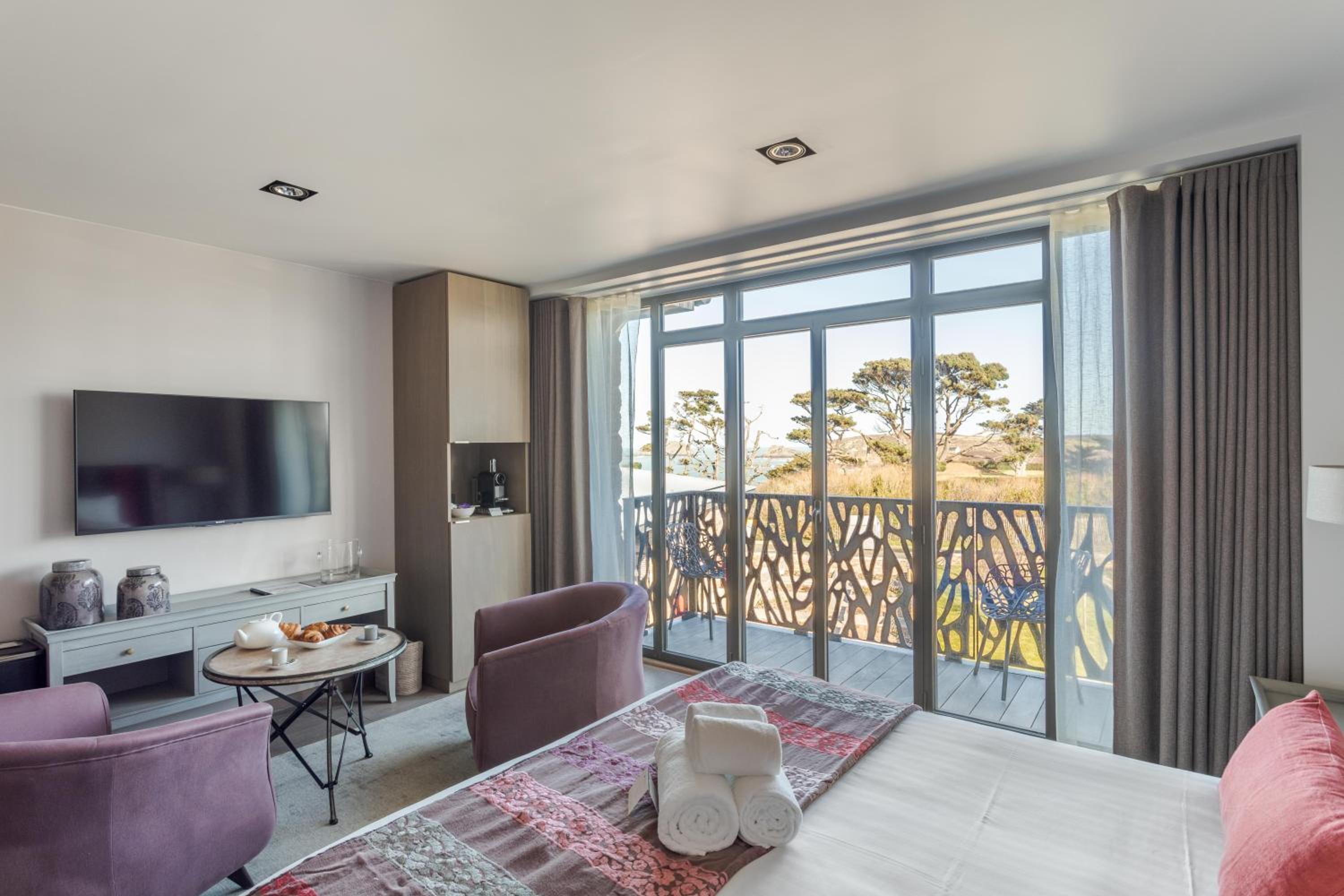 Double Room with Balcony and Lateral Sea View photo 1