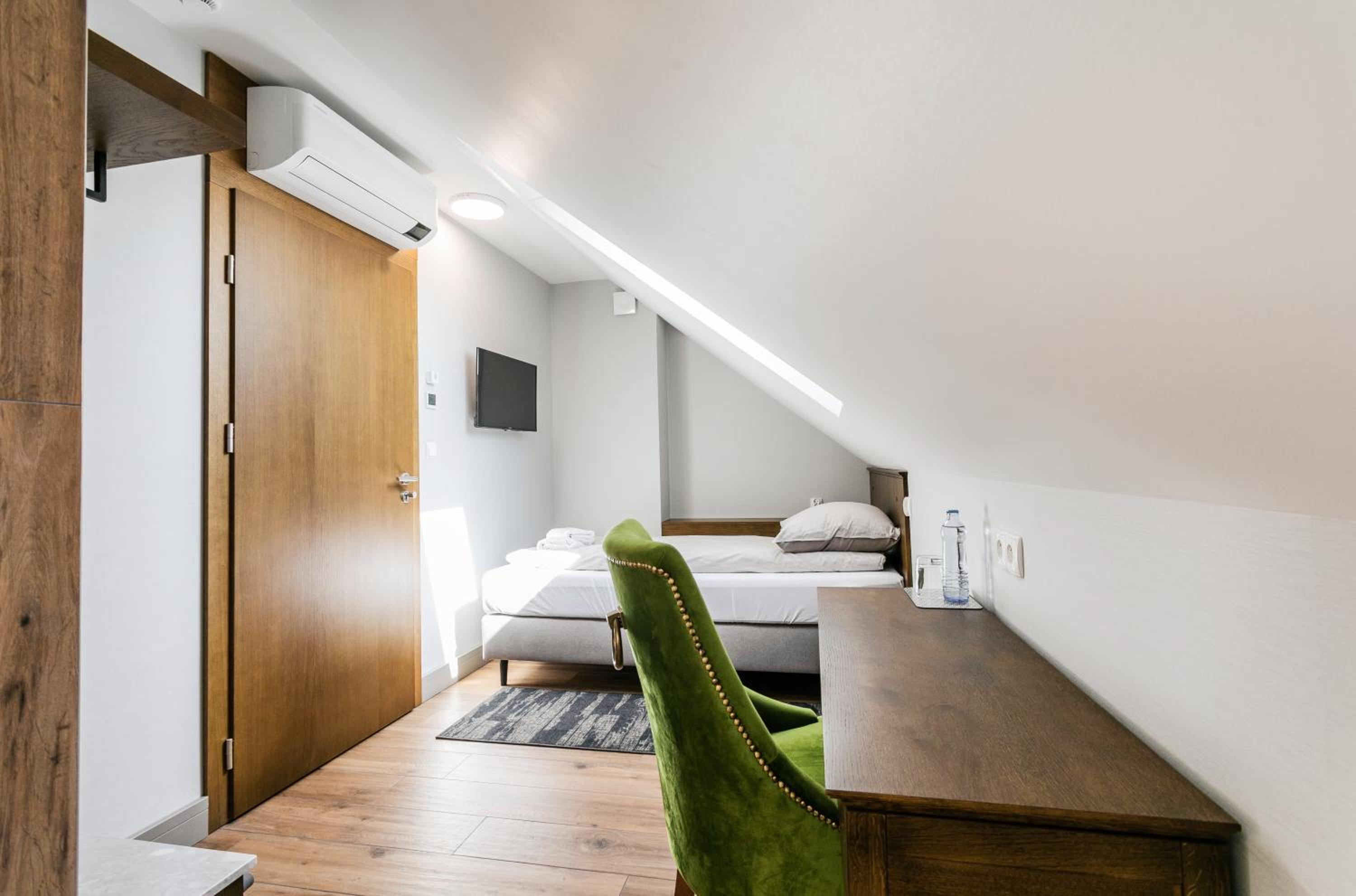 Small Double Room photo 2